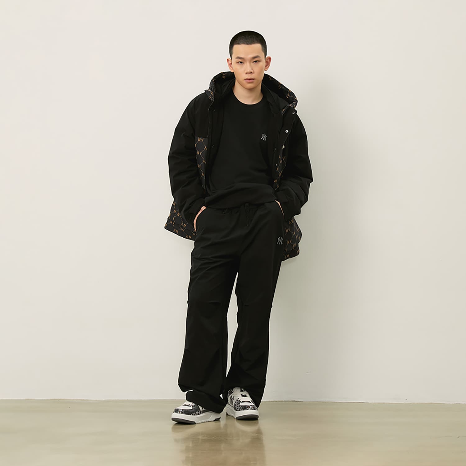 Штаны MLB New York Yankees Basic Collection FW24 Повседневные штаны Унисекс Черные - изображение 7