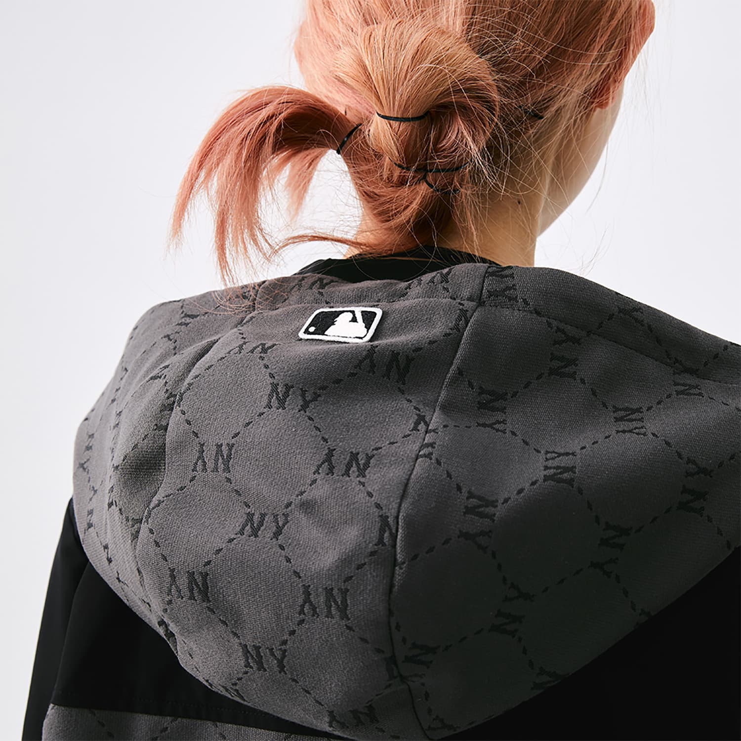 Куртка MLB MONOGRAM SS25 Куртка Унисекс Темно-Угольный Серый - изображение 4