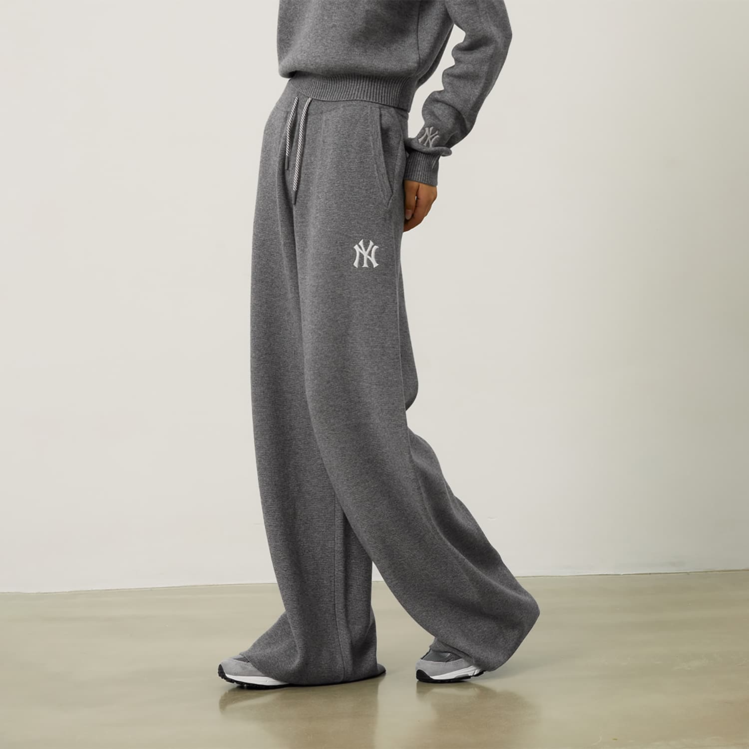Штаны MLB New York Yankees MLB Preppy Style Collection 24FW Ткани для вязания Брюки Женские Темный Фотиния Серый - изображение 4