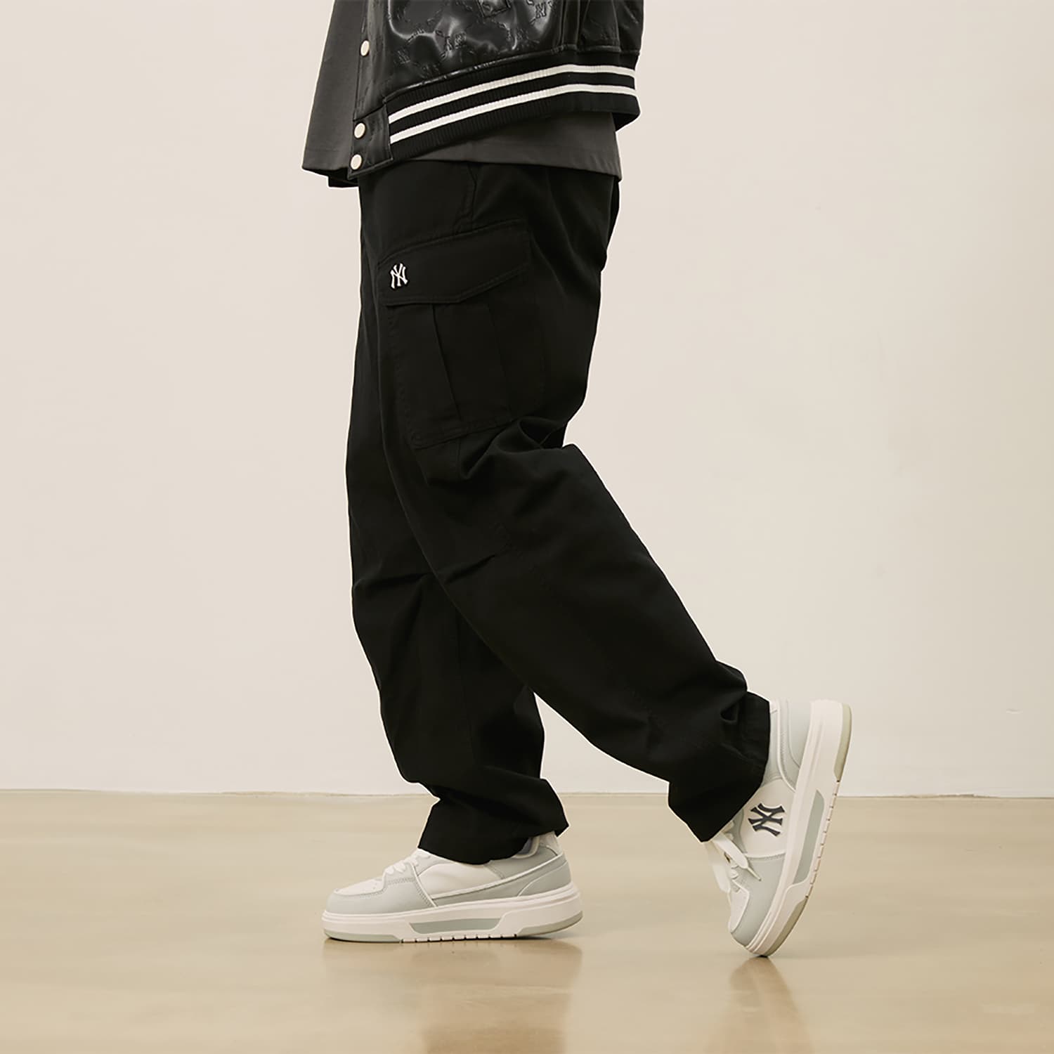 Штаны MLB Preppy Style Collection New York Yankees FW24 Карго Брюки Унисекс Черные - изображение 8