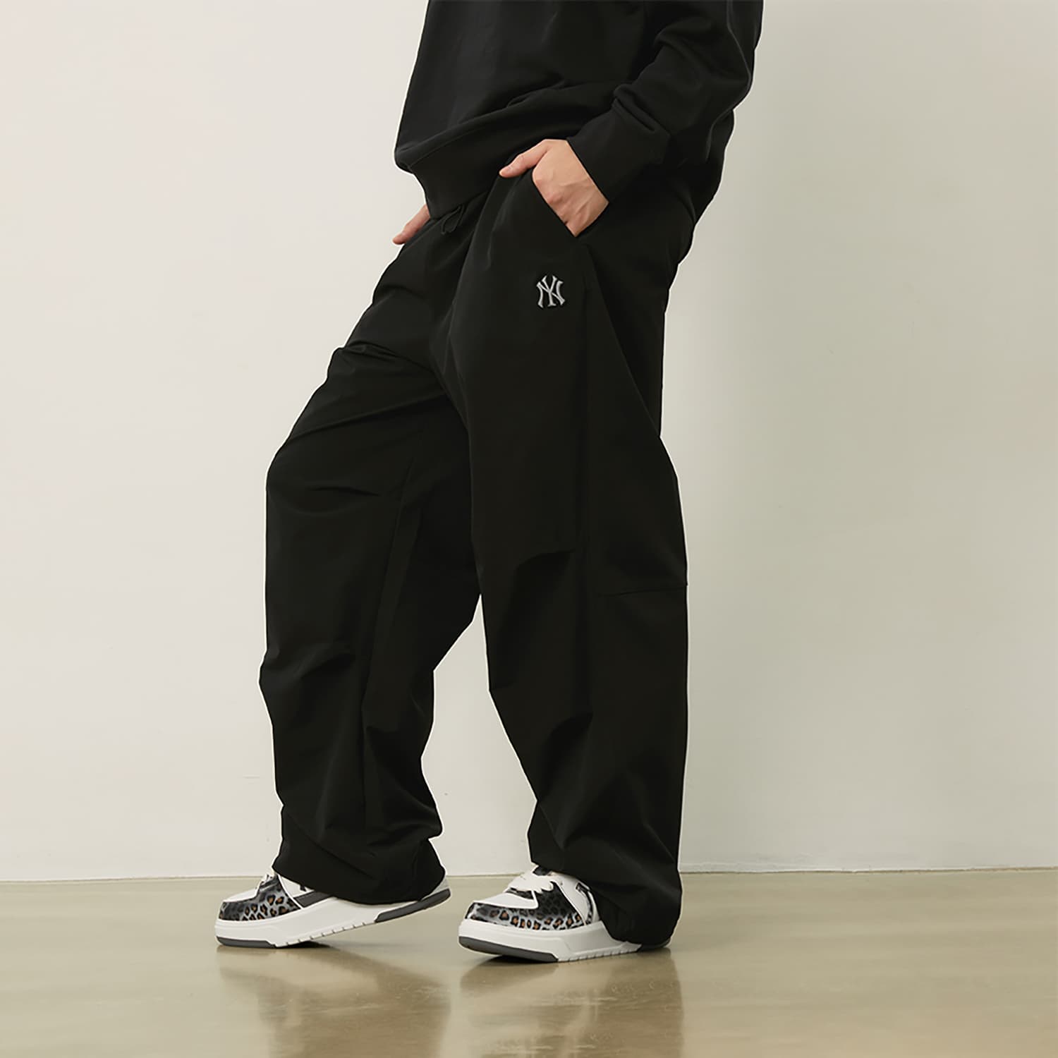 Штаны MLB New York Yankees Basic Collection FW24 Повседневные штаны Унисекс Черные - изображение 5