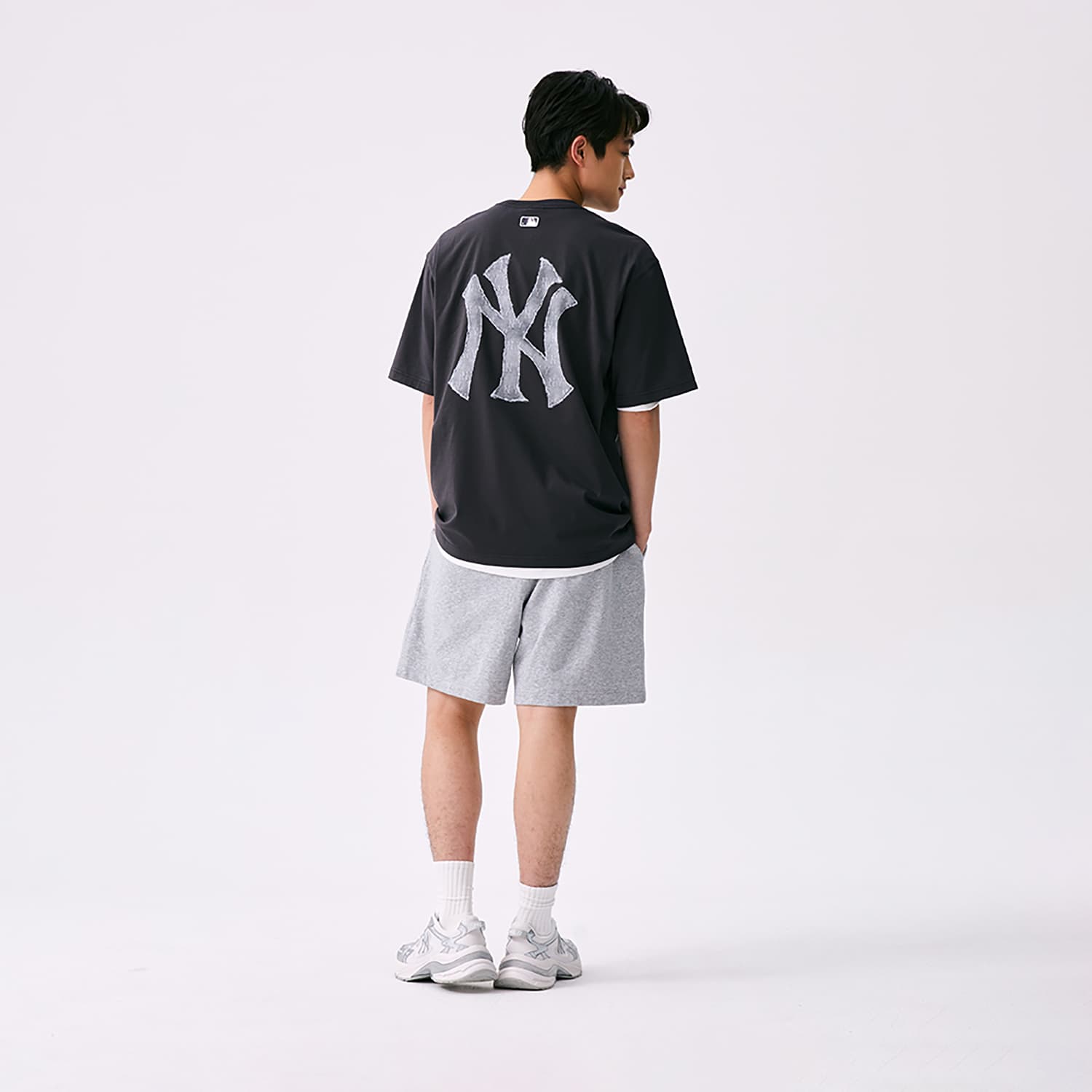 Футболка MLB MONOGRAM SS25 T Рубашка Унисекс Угольно-серый - изображение 4