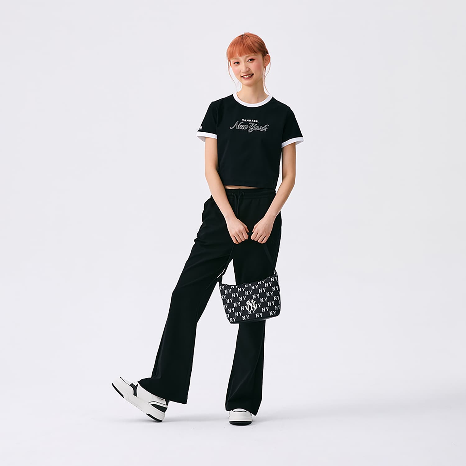Футболка MLB Preppy Style Collection New York Yankees SS25 Стандартная рукавная футболка женская черная - изображение 6