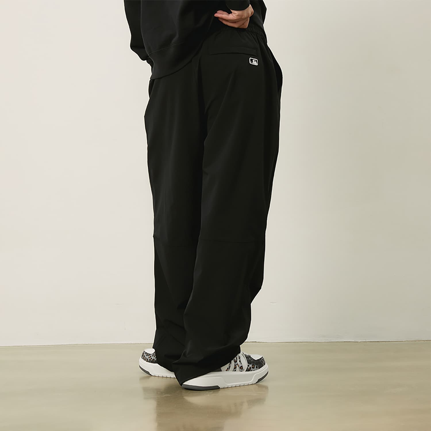 Штаны MLB New York Yankees Basic Collection FW24 Повседневные штаны Унисекс Черные - изображение 4