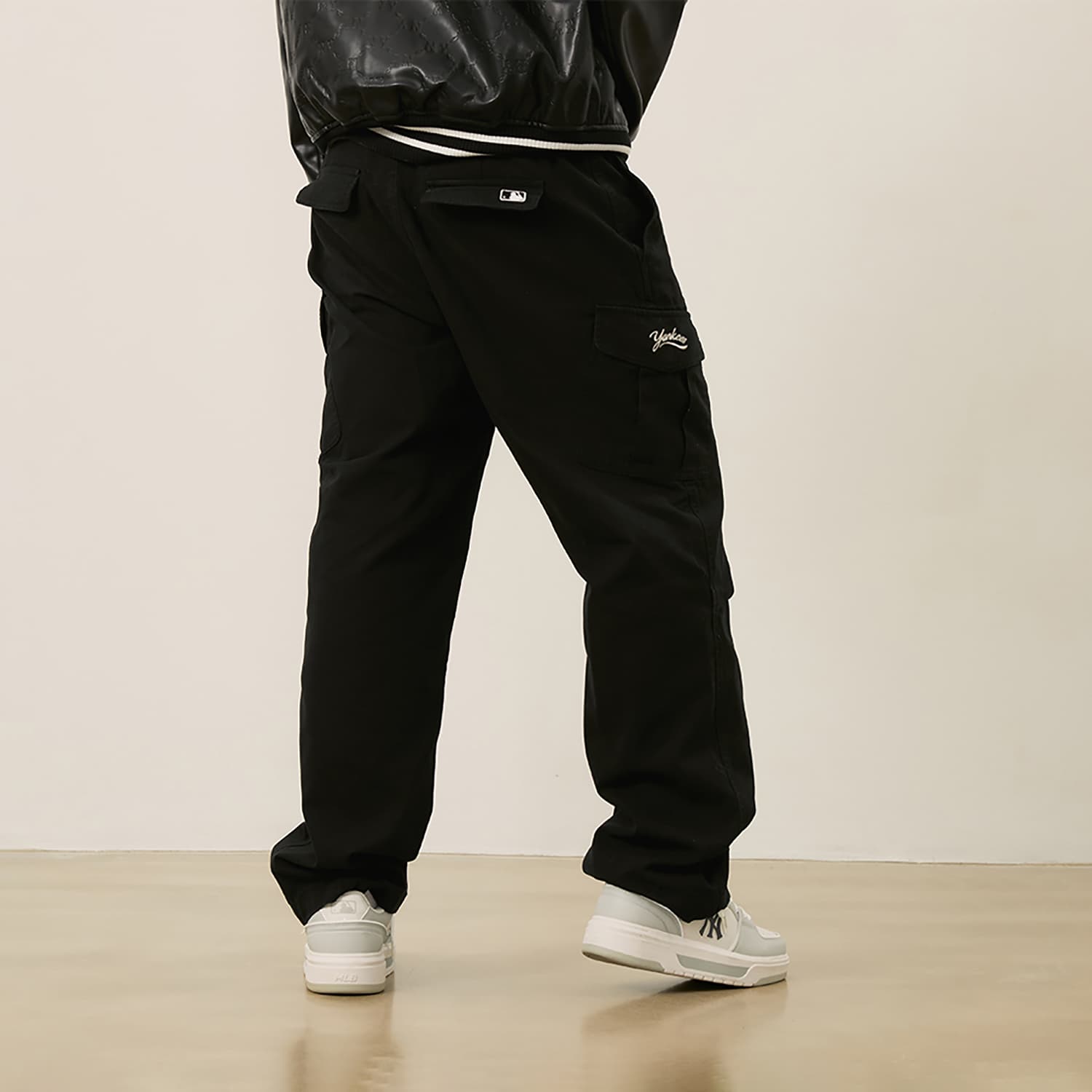 Штаны MLB Preppy Style Collection New York Yankees FW24 Карго Брюки Унисекс Черные - изображение 6
