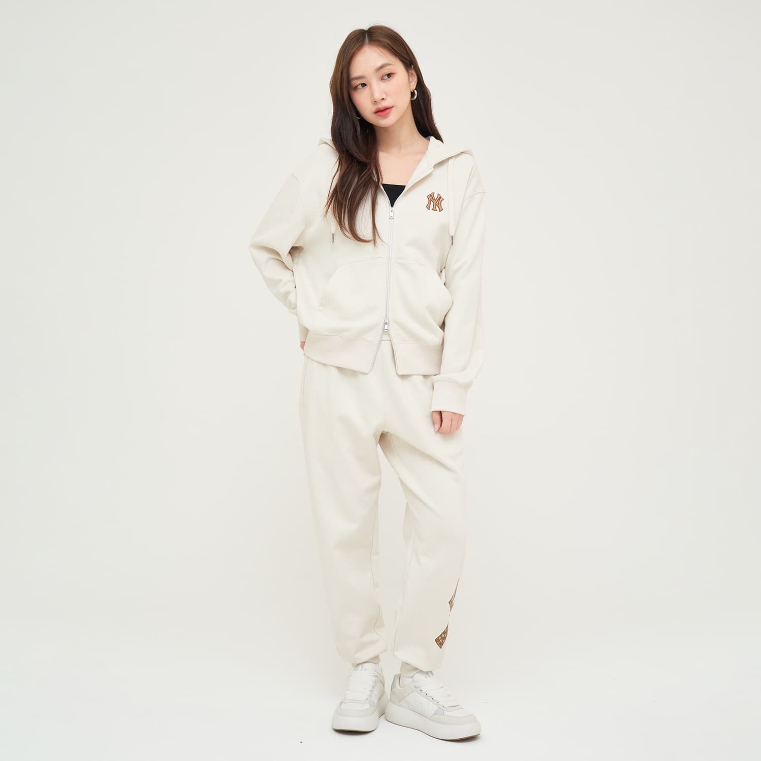 Штаны MLB MONOGRAM 24FW Спортивные трикотажные брюки Унисекс Темный крем - изображение 3