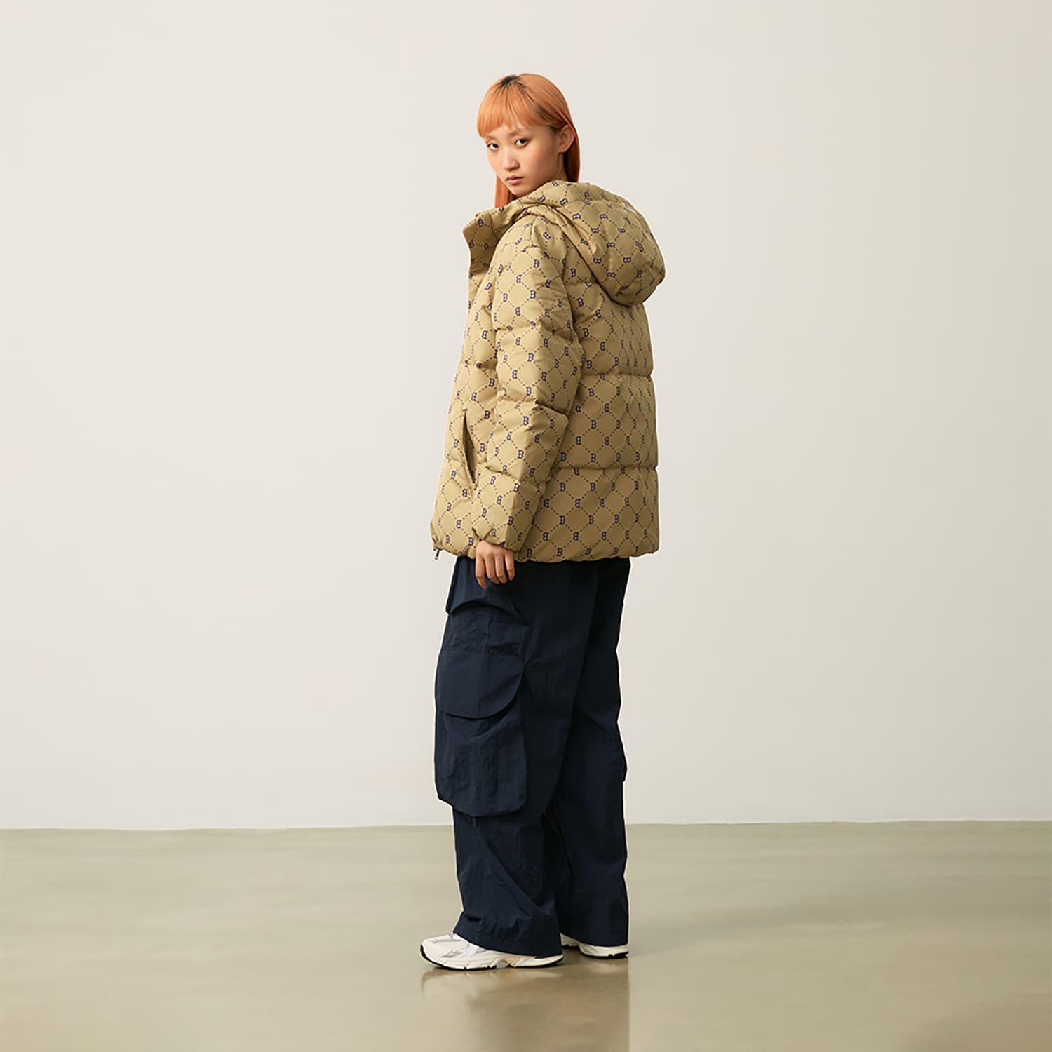 Зимняя куртка MLB MONOGRAM Коллекция Boston Red Sox FW24 Пуховик Унисекс Светлый Бежевый - изображение 6
