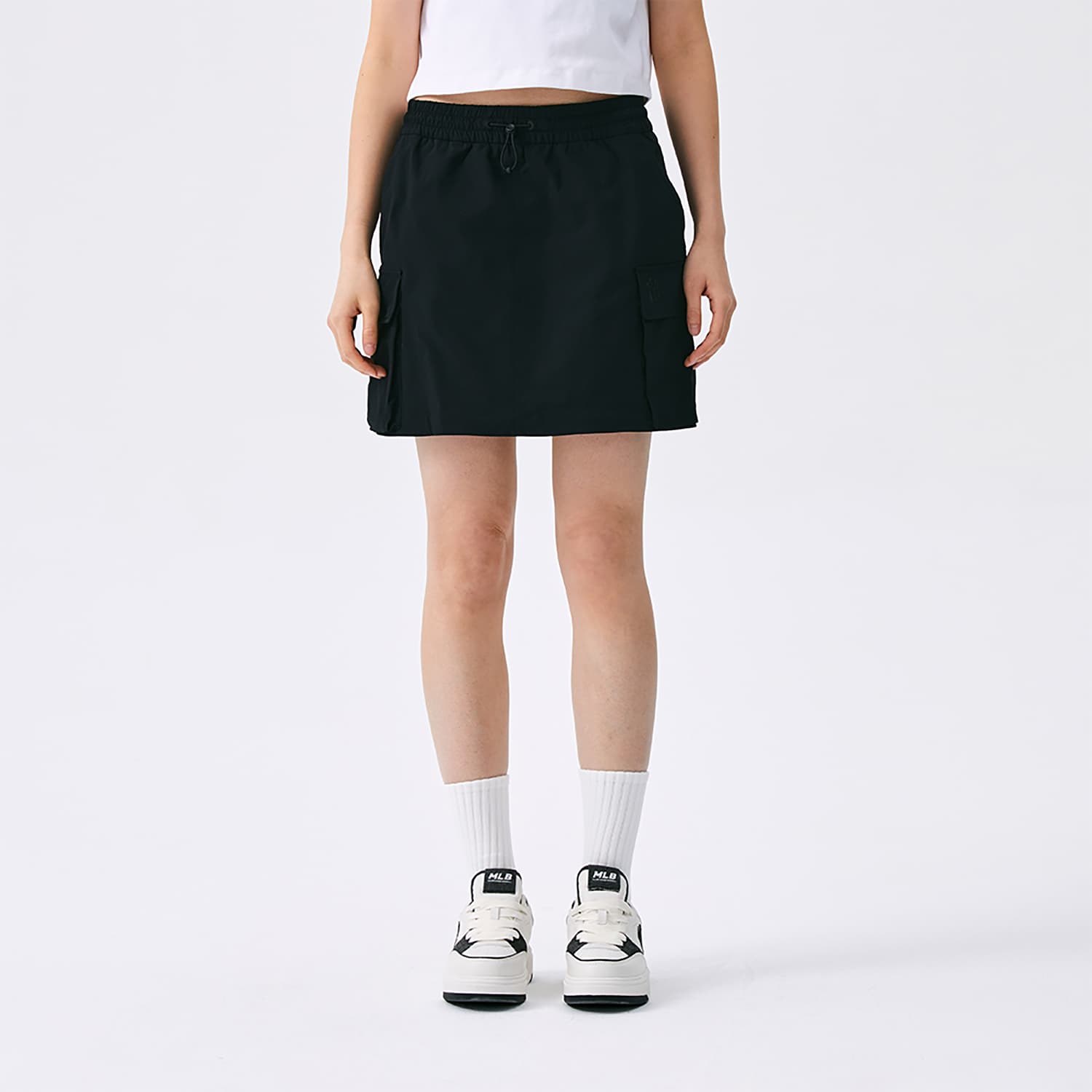 MLB New York Yankees Basic Collection SS25 Карго-шорты женские черные - изображение 5