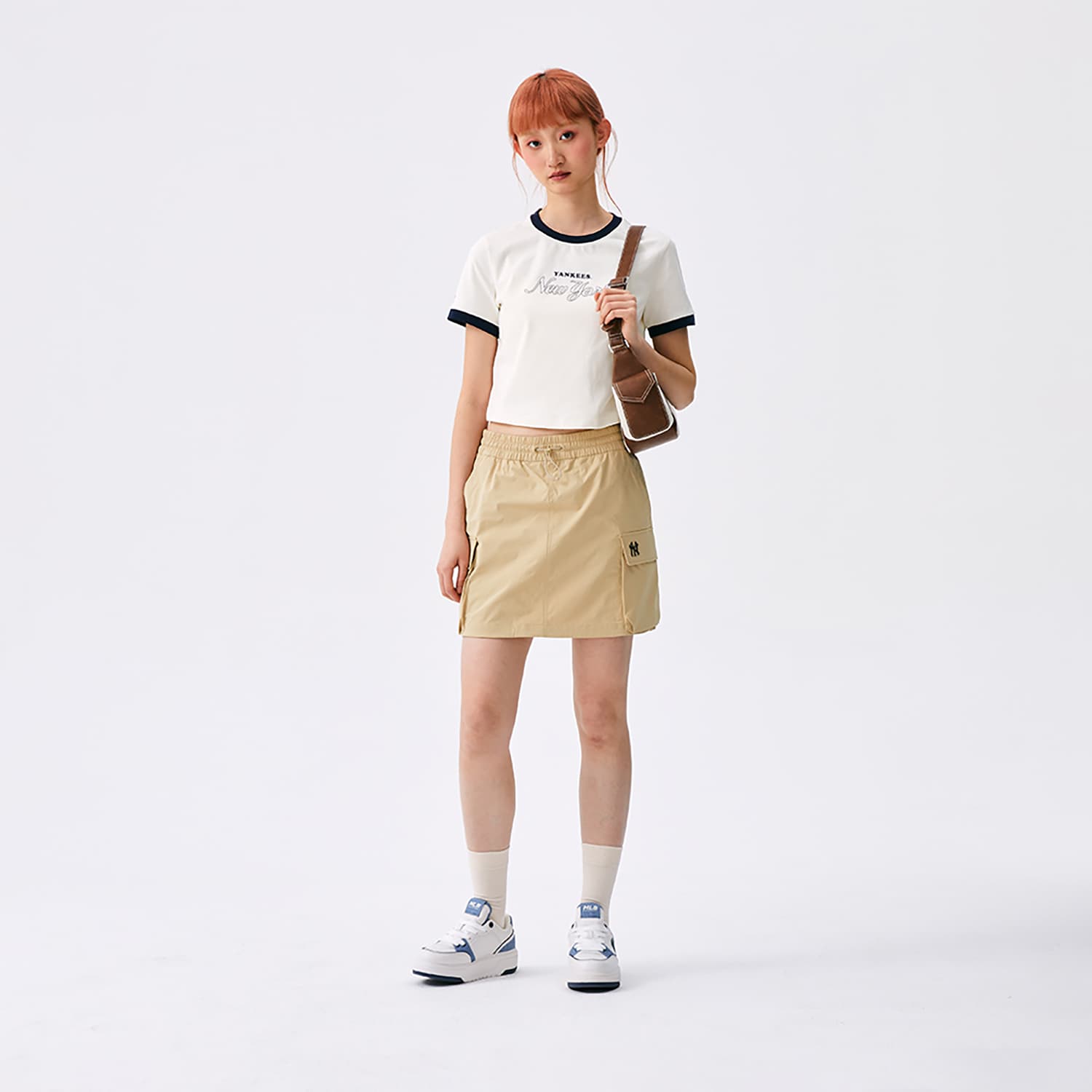 Футболка MLB Preppy Style Collection New York Yankees SS25 Стандартная рукавная футболка женская кремовая - изображение 7