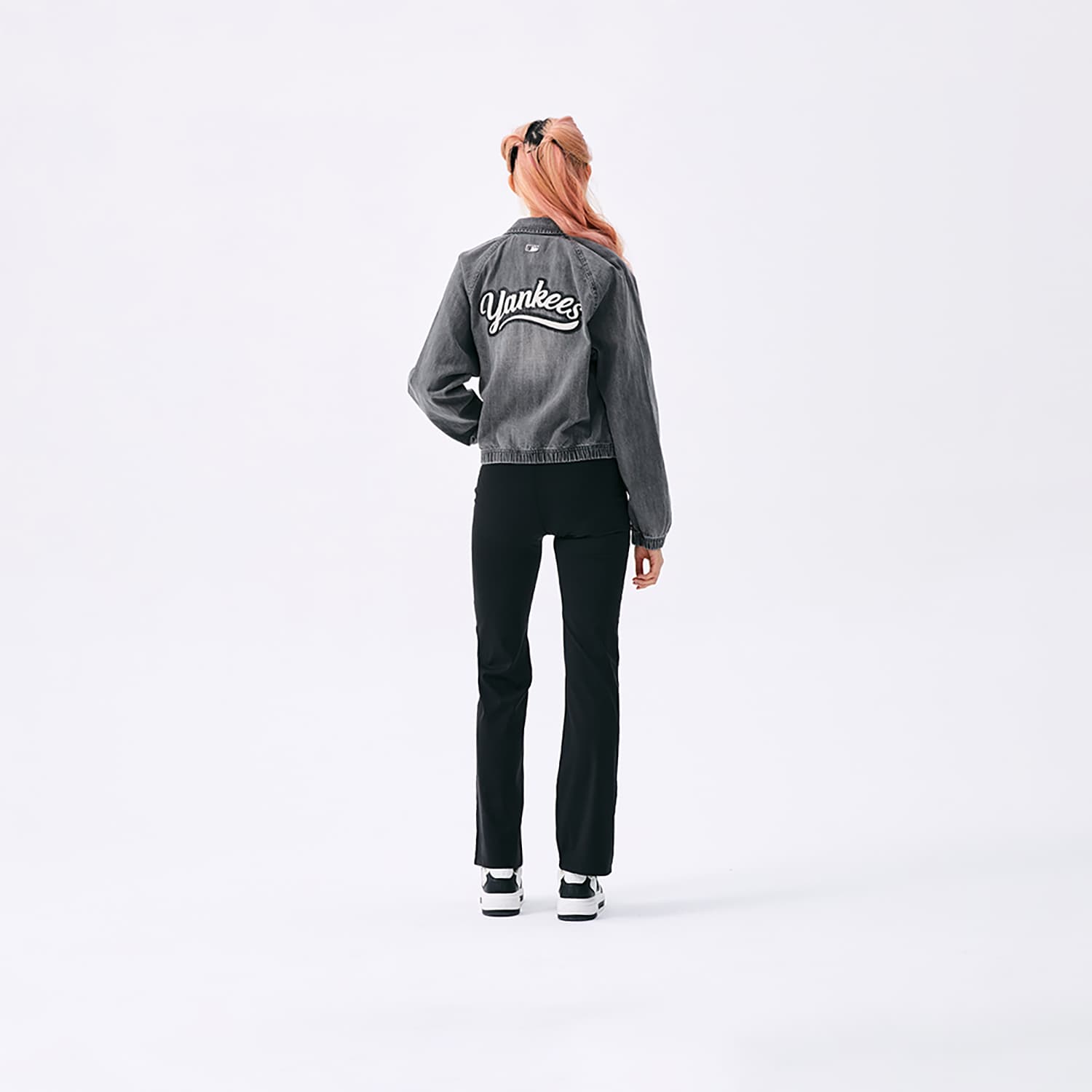 Куртка MLB Preppy Style Collection New York Yankees SS25 Куртки и Пальто Женские Серые - изображение 7