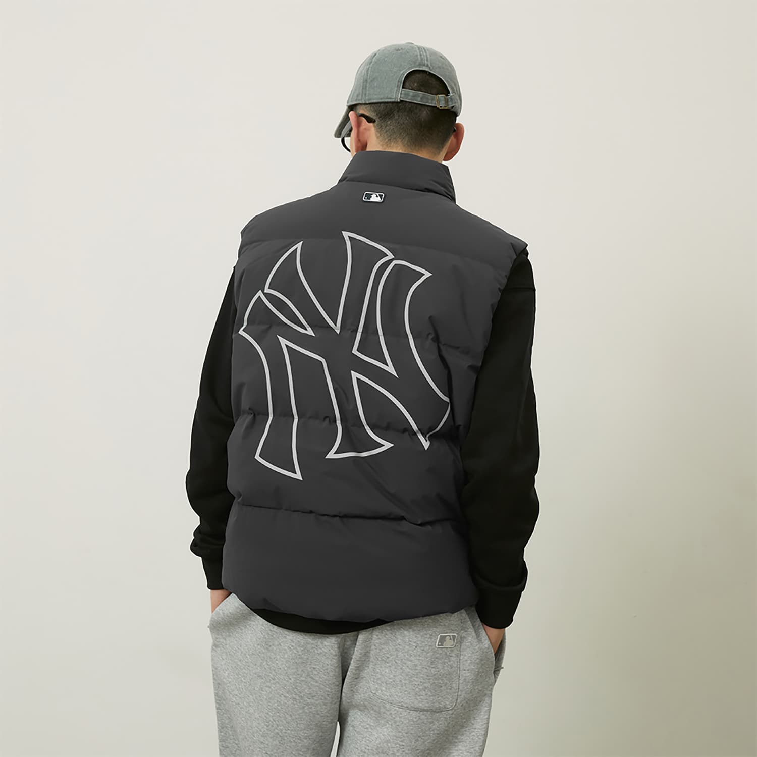 Куртка MLB New York Yankees Basic Collection Пуховый жилет Унисекс Угольный серый - изображение 4