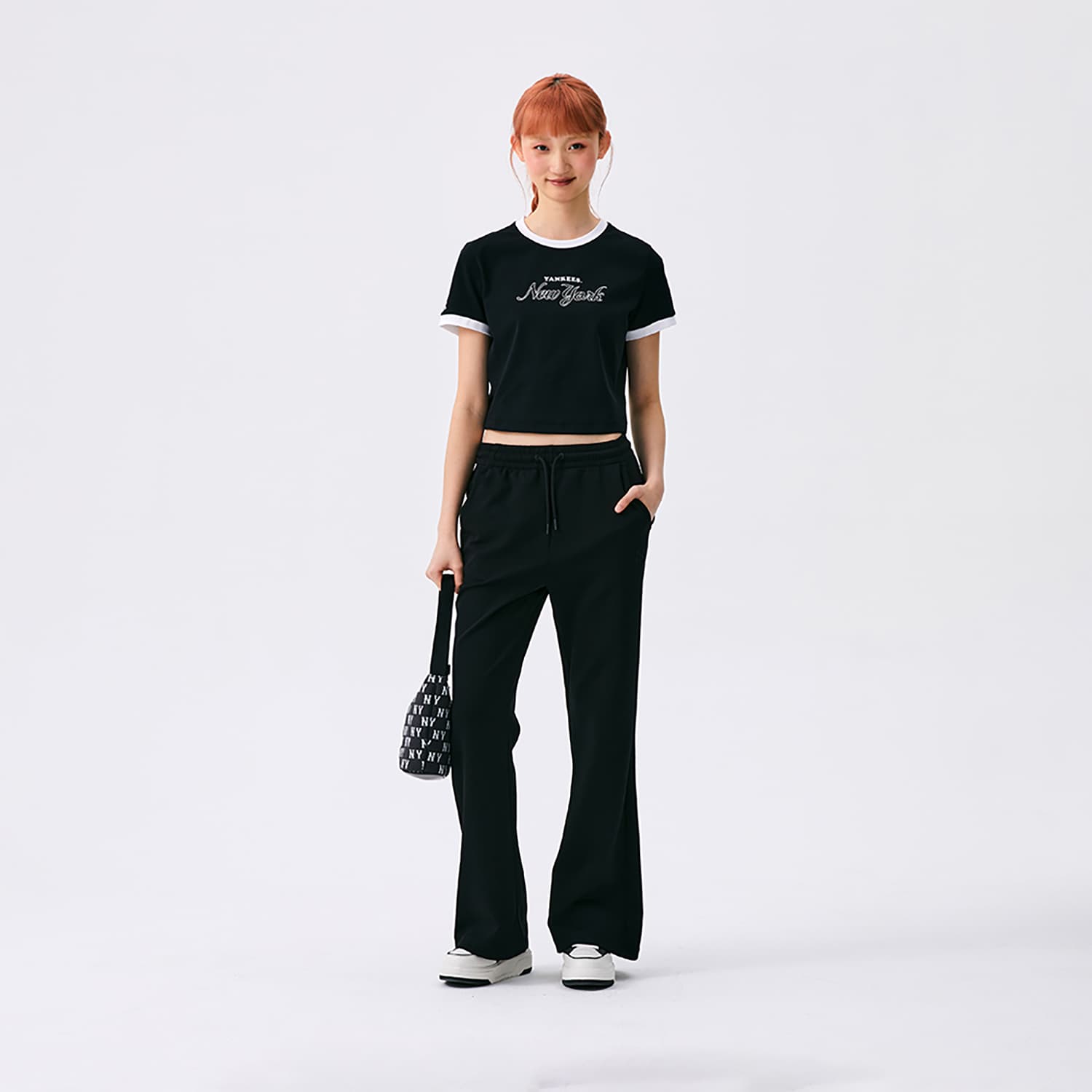 Футболка MLB Preppy Style Collection New York Yankees SS25 Стандартная рукавная футболка женская черная - изображение 7