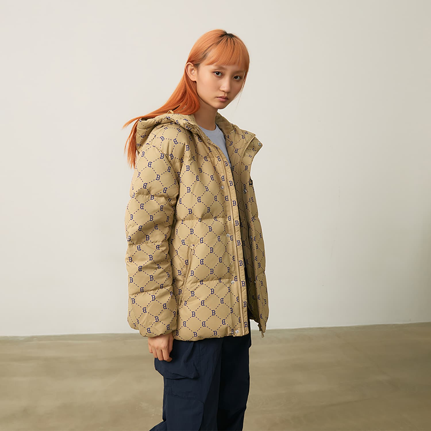 Зимняя куртка MLB MONOGRAM Коллекция Boston Red Sox FW24 Пуховик Унисекс Светлый Бежевый - изображение 4
