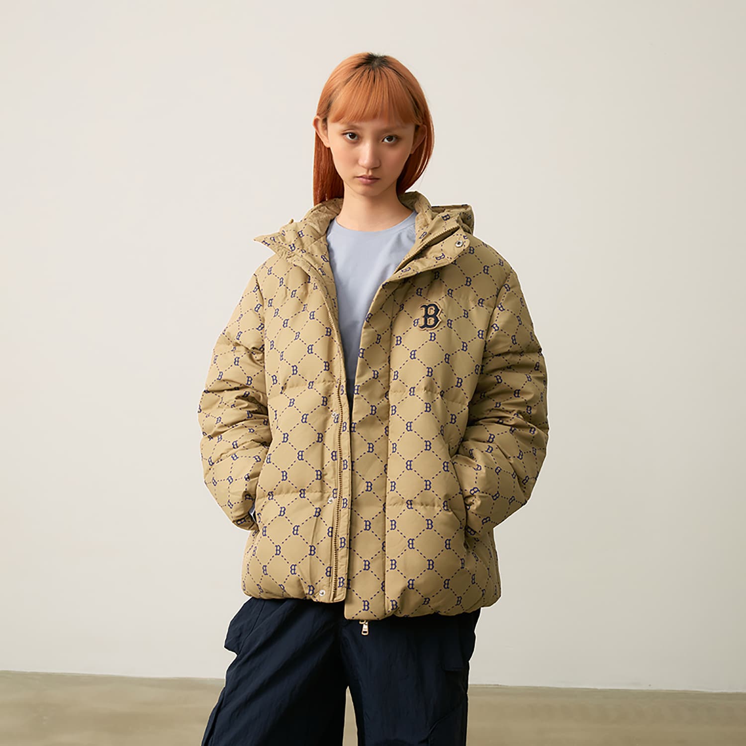 Зимняя куртка MLB MONOGRAM Коллекция Boston Red Sox FW24 Пуховик Унисекс Светлый Бежевый - изображение 5