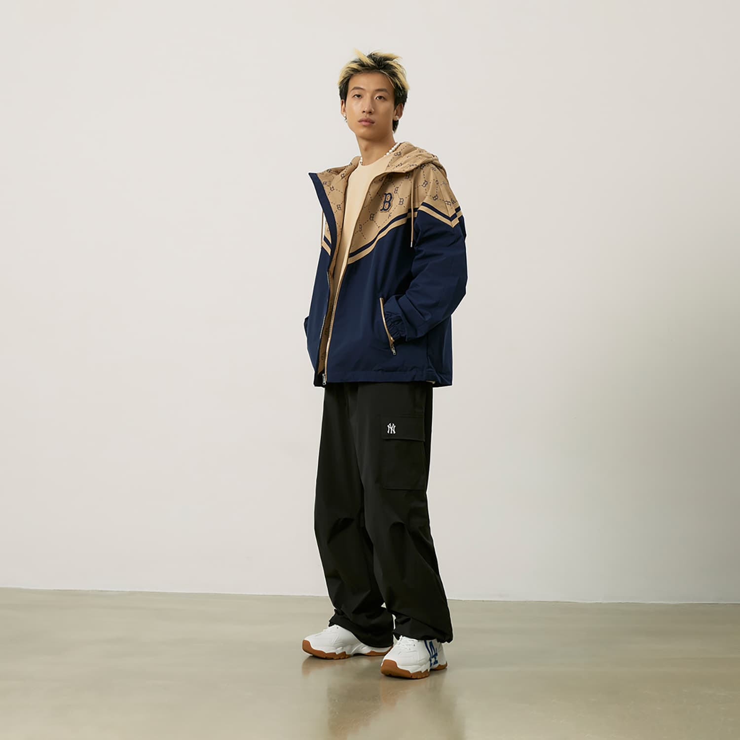 Куртка MLB MONOGRAM Коллекция Boston Red Sox FW24 Ветрозащитный Куртка Unisex Light Бежевый - изображение 7