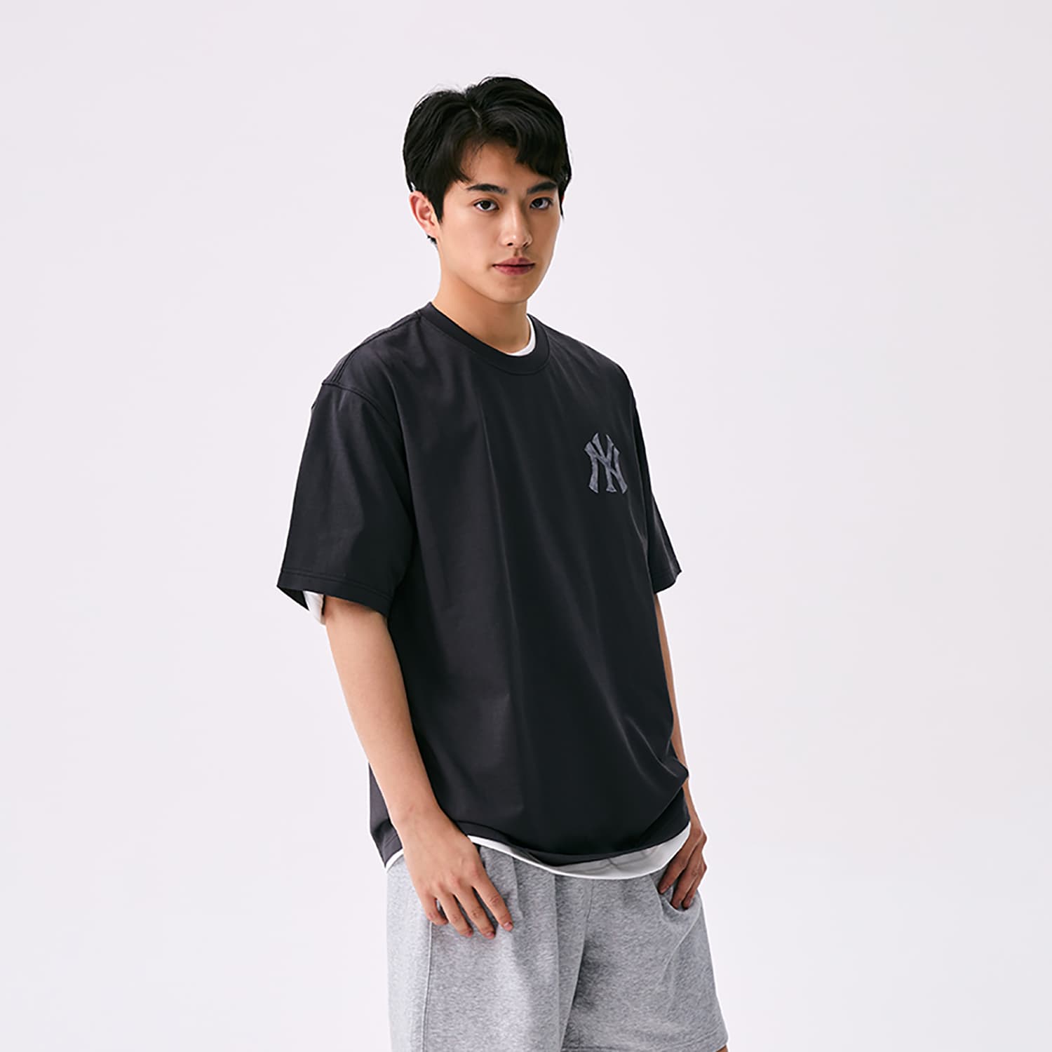 Футболка MLB MONOGRAM SS25 T Рубашка Унисекс Угольно-серый - изображение 5