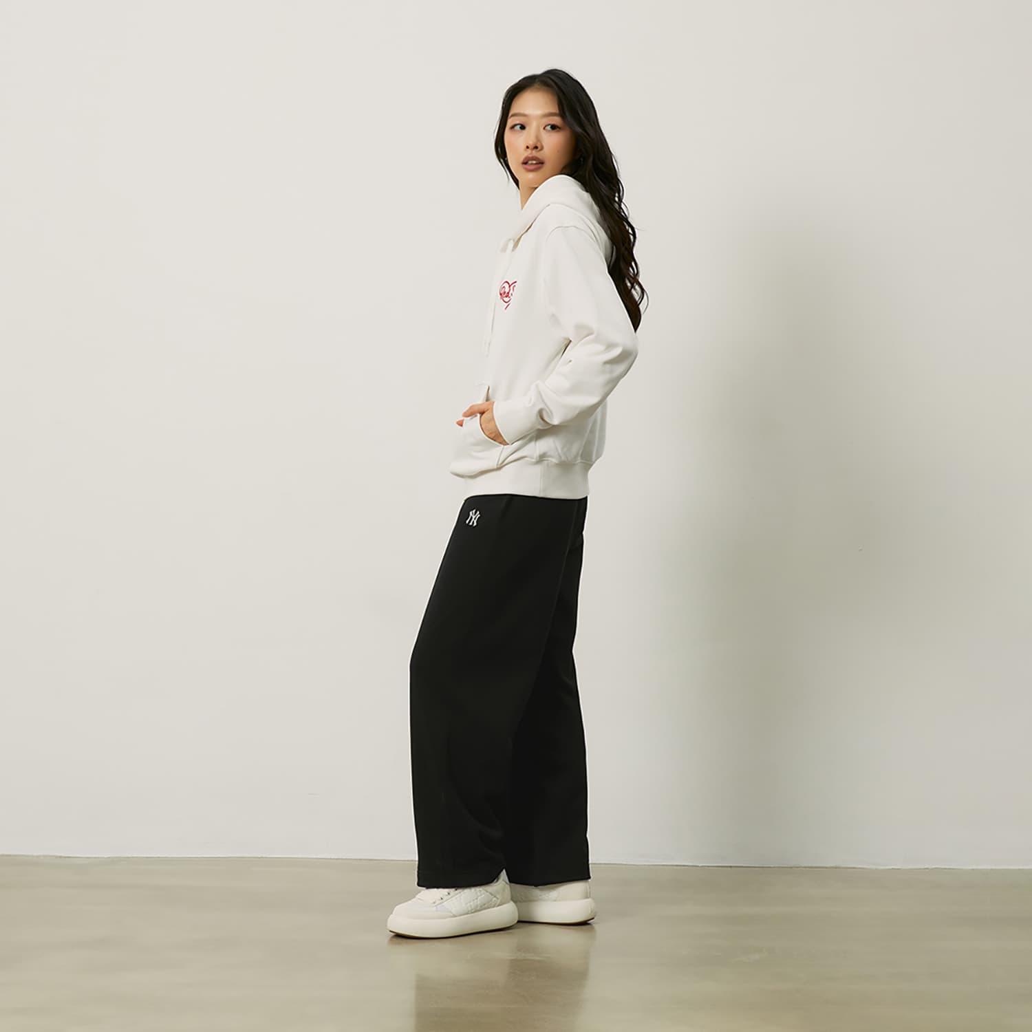 Штаны MLB New York Yankees Basic Collection FW24 Повседневные штаны Унисекс Черные - изображение 7