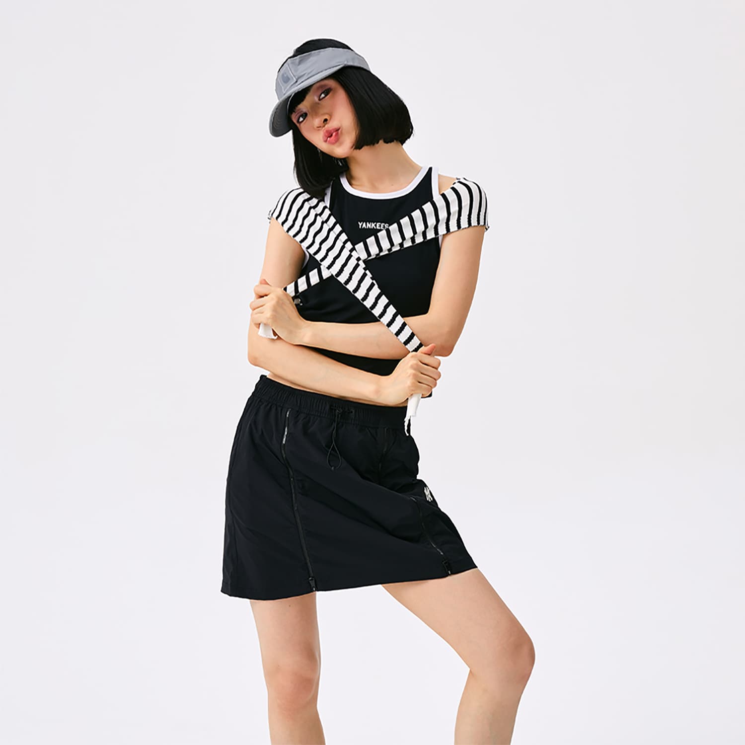 Майка MLB Preppy Style Collection New York Yankees SS25 Майка Женская Черная - изображение 4