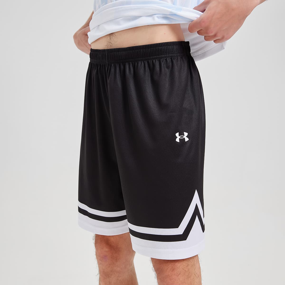 Баскетбольные шорты Under Armour - изображение 3