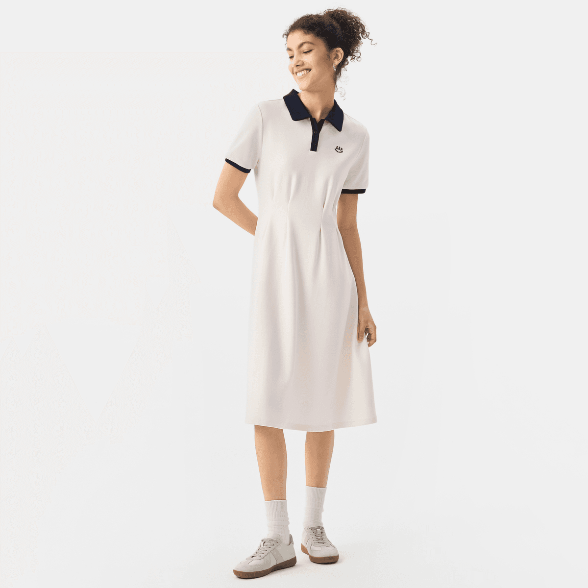 Платье GAP Короткое платье с короткими рукавами для женщин - изображение 5