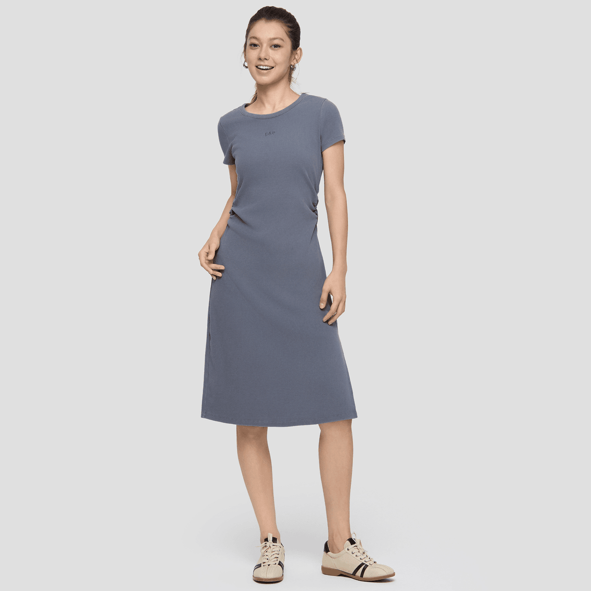 Платье GAP Короткое платье с короткими рукавами для женщин - изображение 4