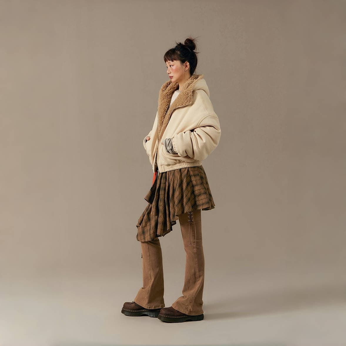 CHUU Khaki Женское короткое пальто - изображение 4