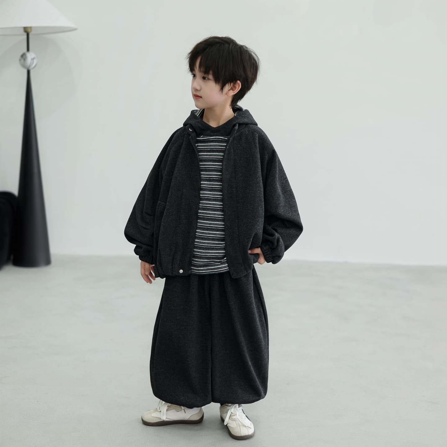 ATONGMU Black Gray Color Kids Повседневные спортивные костюмы Наборы - изображение 2