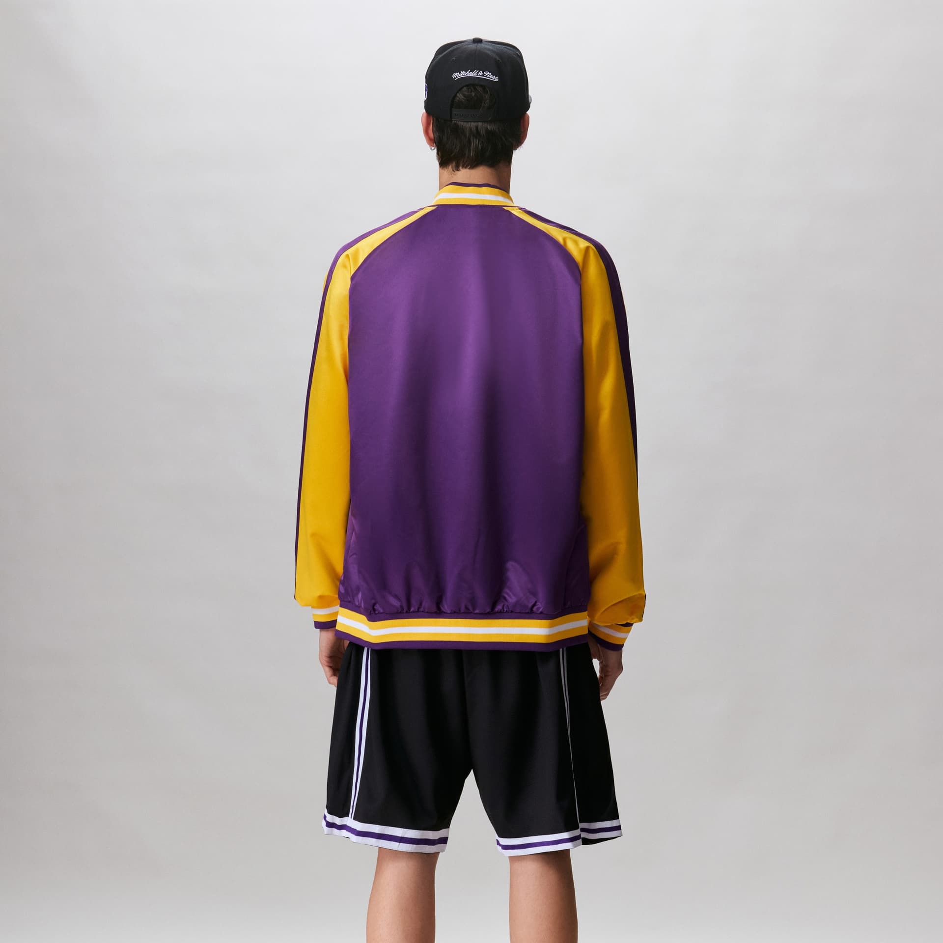 Бомбер Mitchell Ness NBA Logo - изображение 5