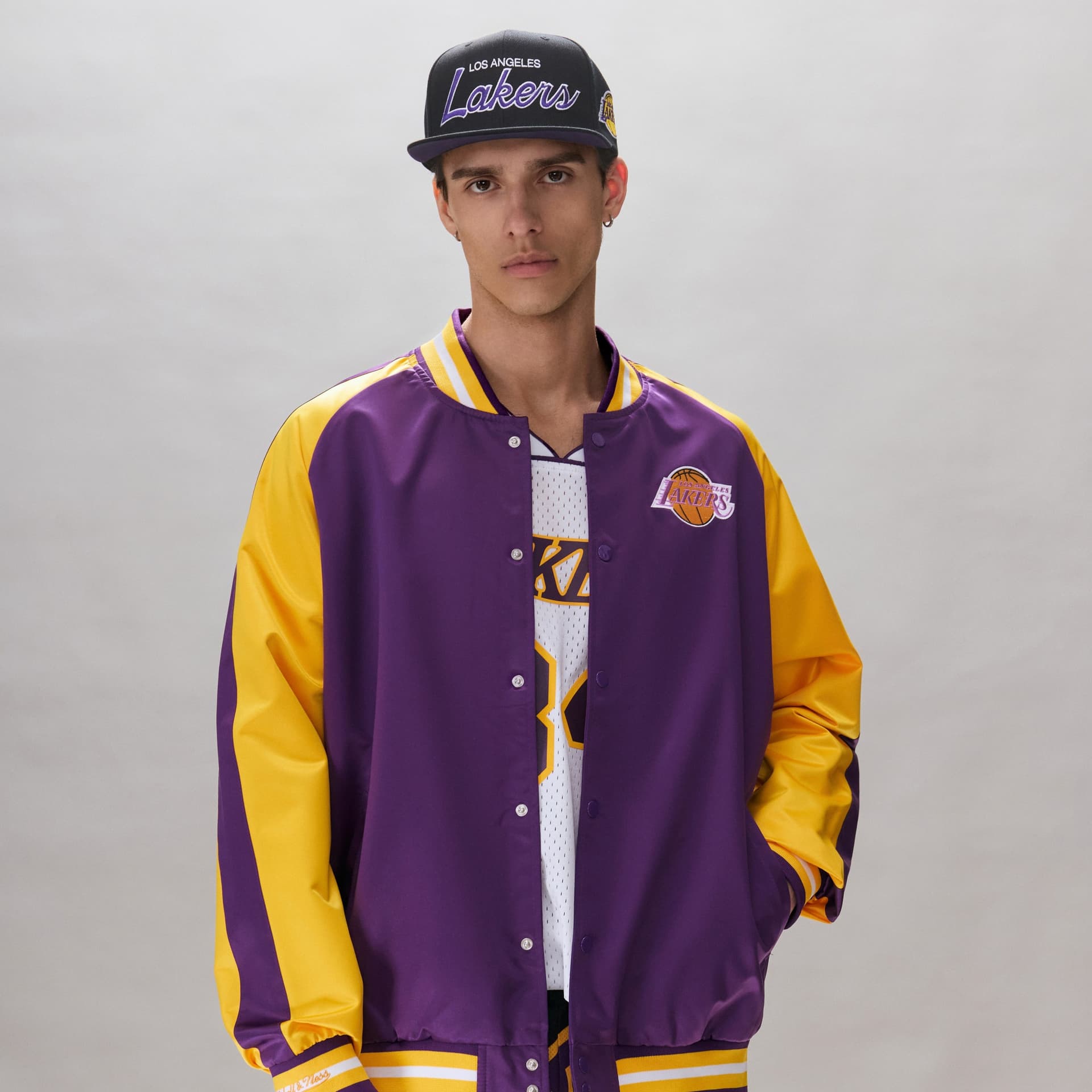 Бомбер Mitchell Ness NBA Logo - изображение 3