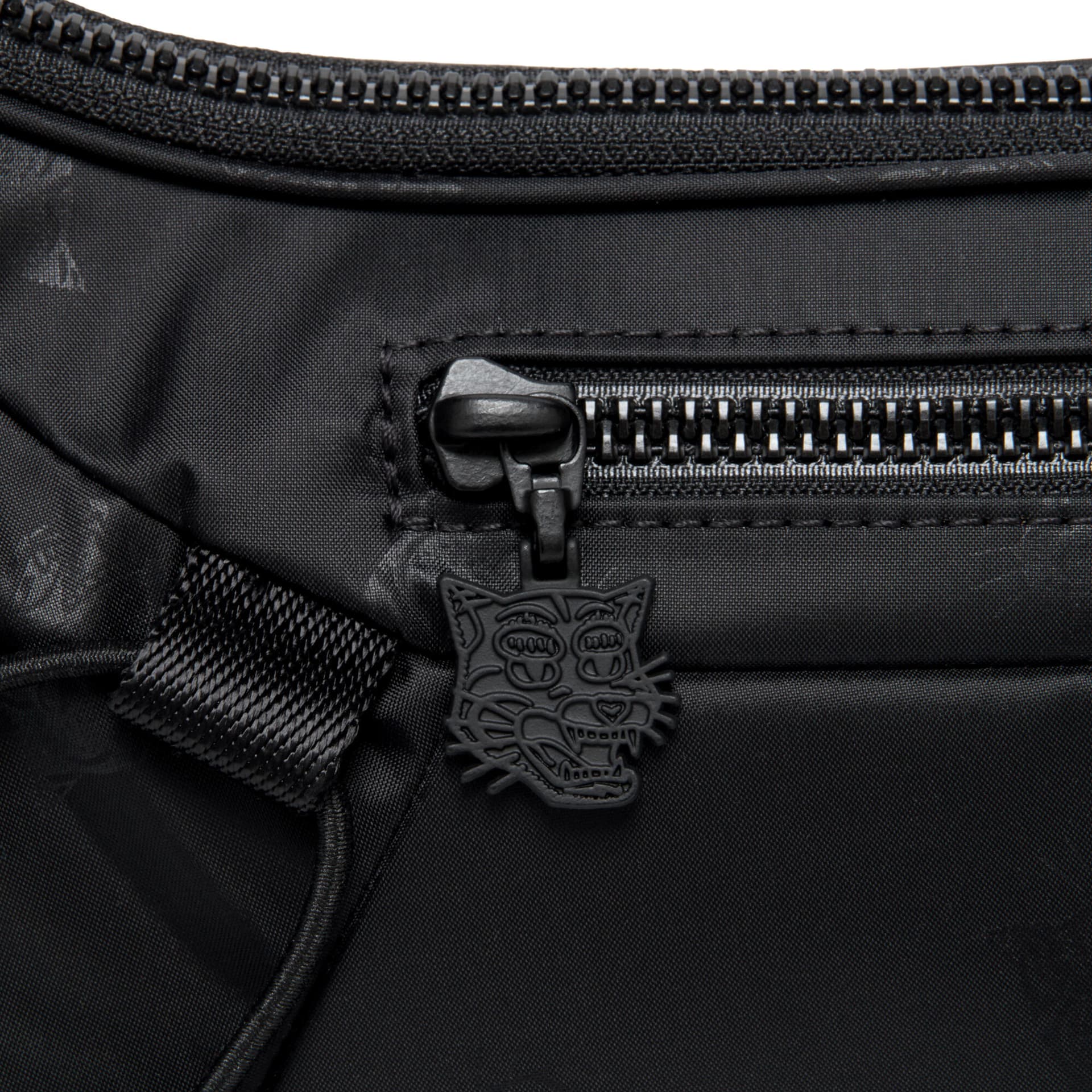 Сумка через плечо Onitsuka Tiger Crossbody Bag Black (Брелок Included) Unisex - изображение 5