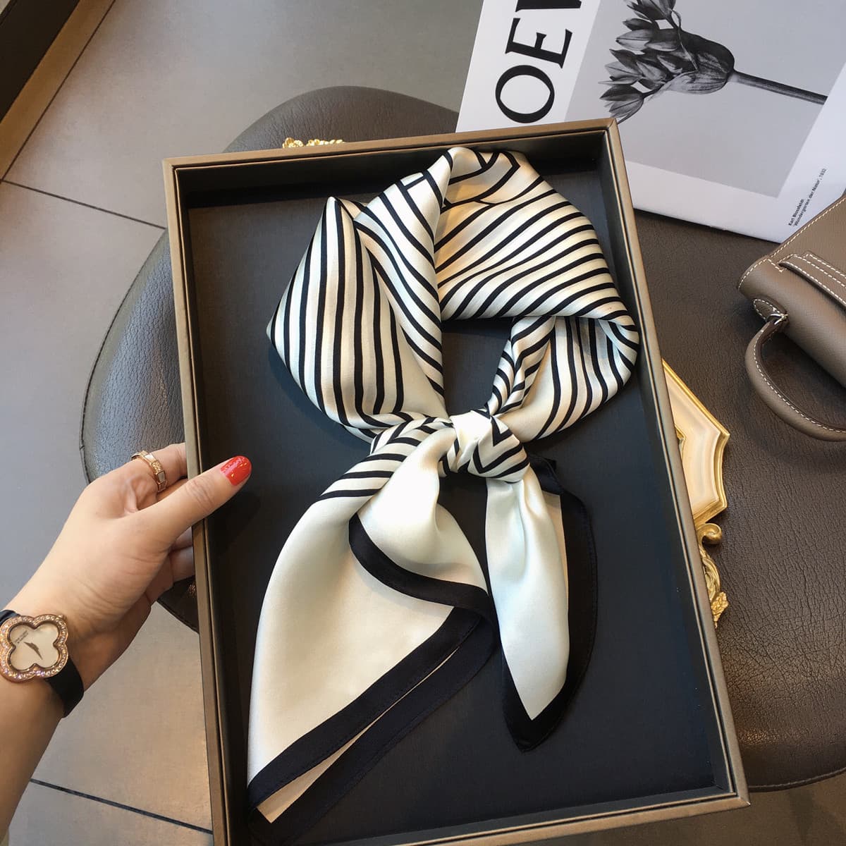 Платок PIERRE CARDIN Шарф из шелка тутового дерева подарочный набор в коробке с напечатанным фото женский - изображение 2