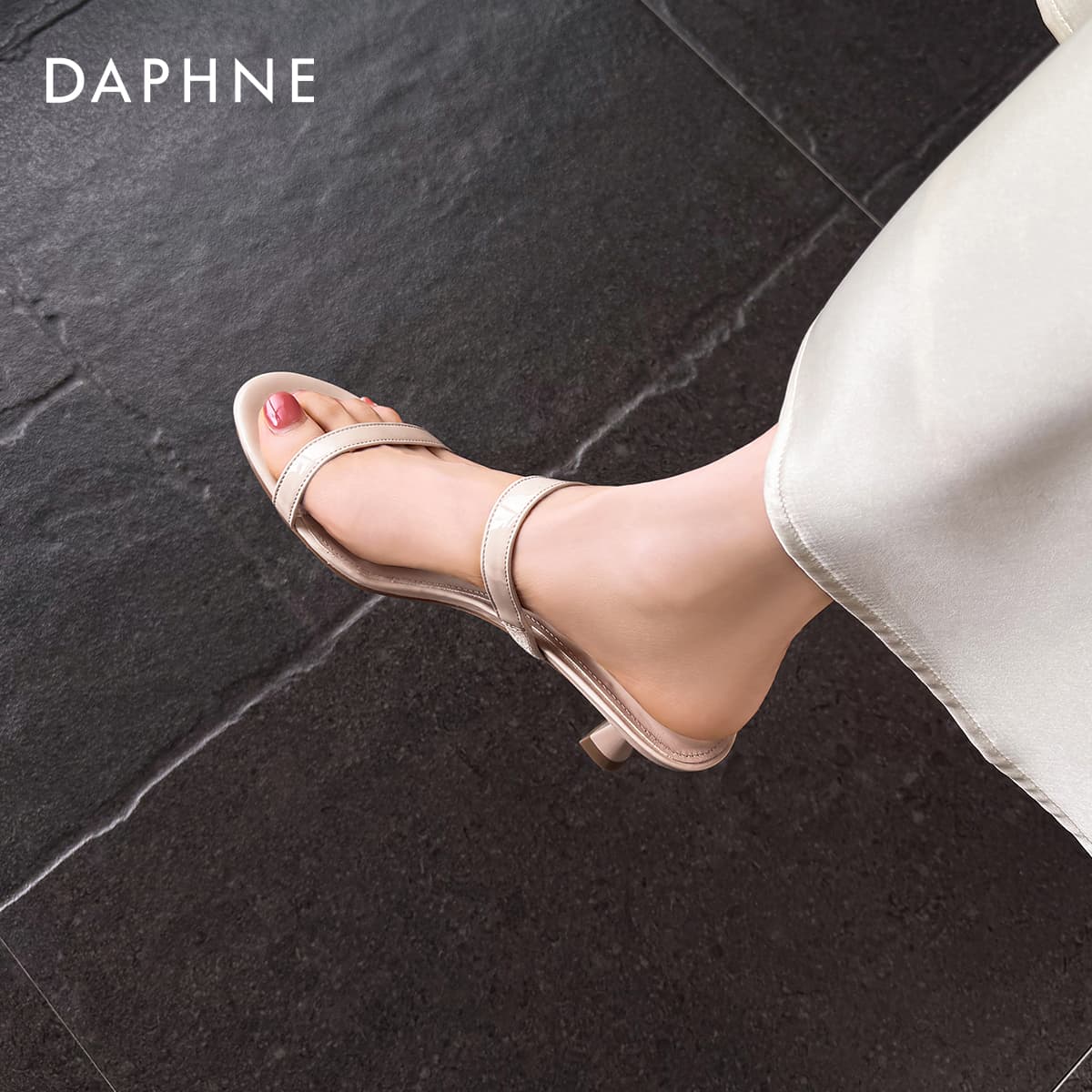 Сандалии Daphne Шлепанцы Женские - изображение 7