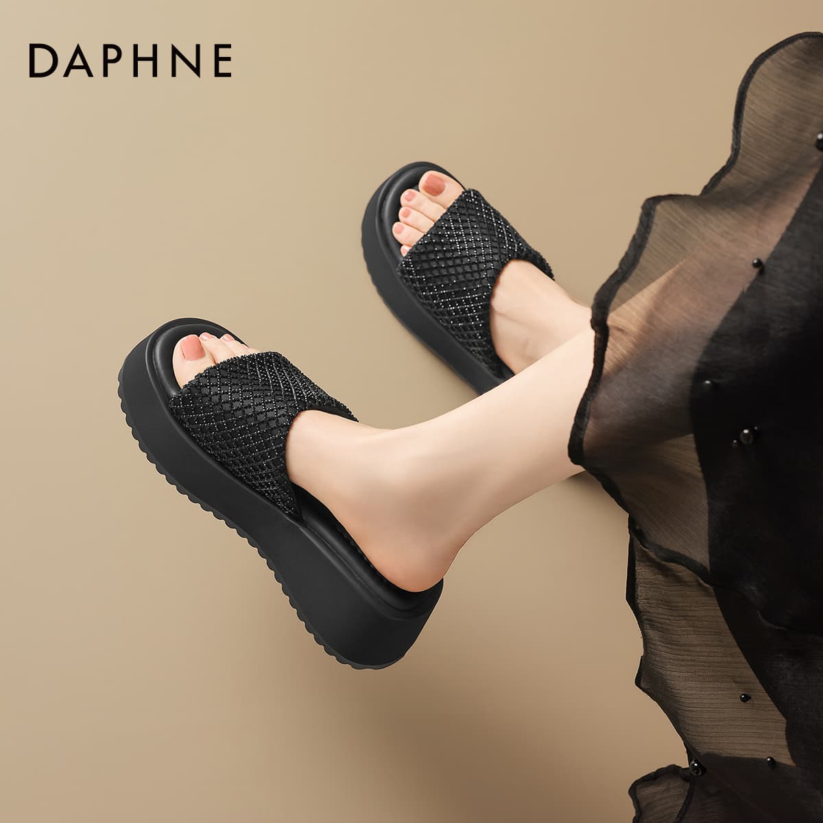 Сандалии DAPHNE Шлепанцы Черные Женские - изображение 6