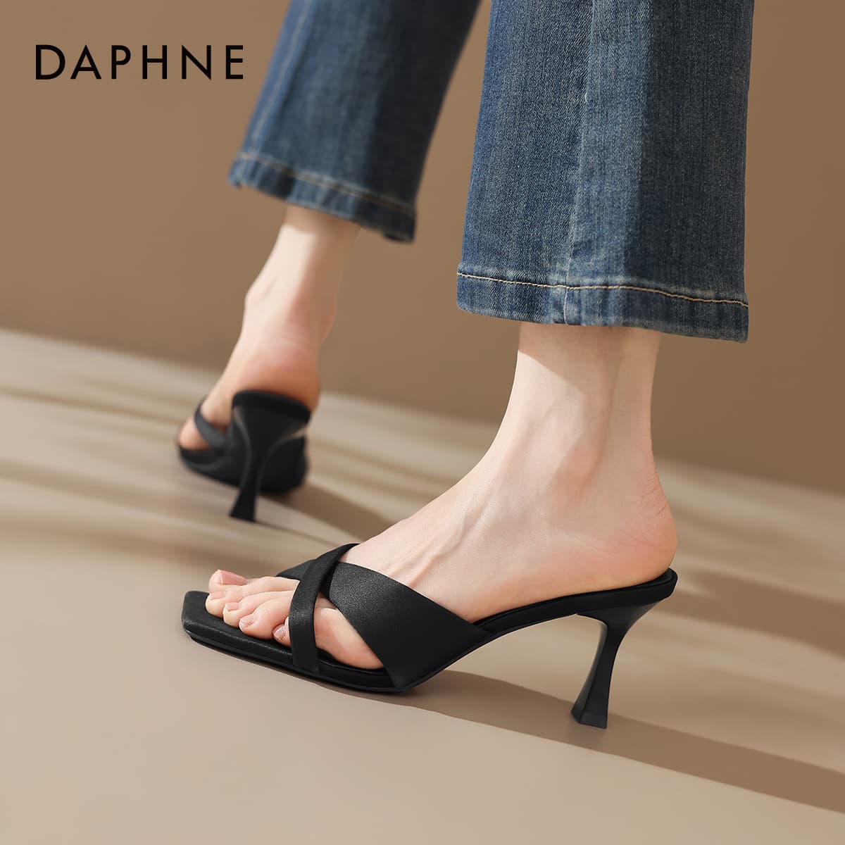 Сандалии DAPHNE Шлепанцы Женские - изображение 4