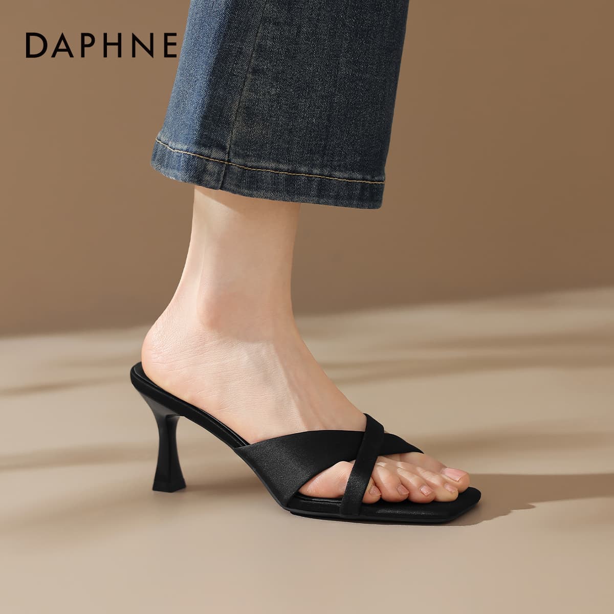 Сандалии DAPHNE Шлепанцы Женские - изображение 5