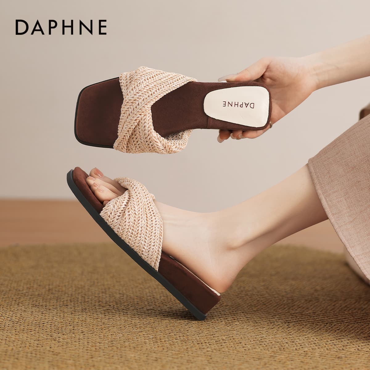 Сандалии DAPHNE Шлепанцы Бежевые Женские - изображение 4
