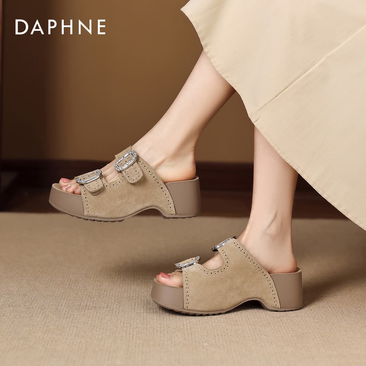 Сандалии Тапочки DAPHNE Rubber Slide Женские - изображение 5