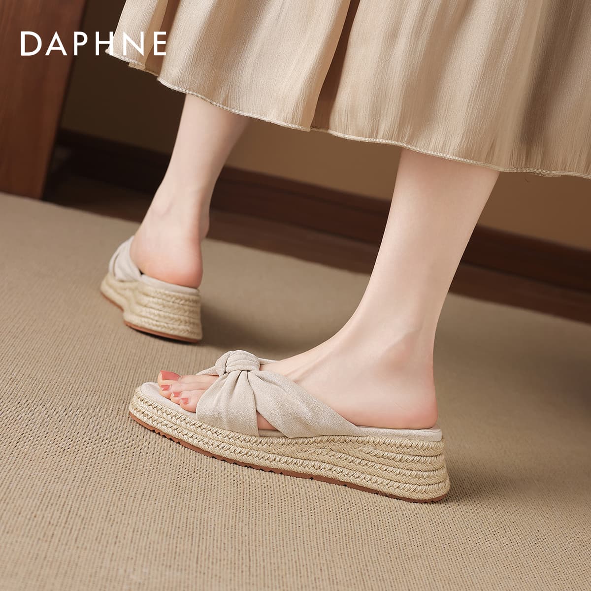 Сандалии DAPHNE Шлепанцы Женские - изображение 6