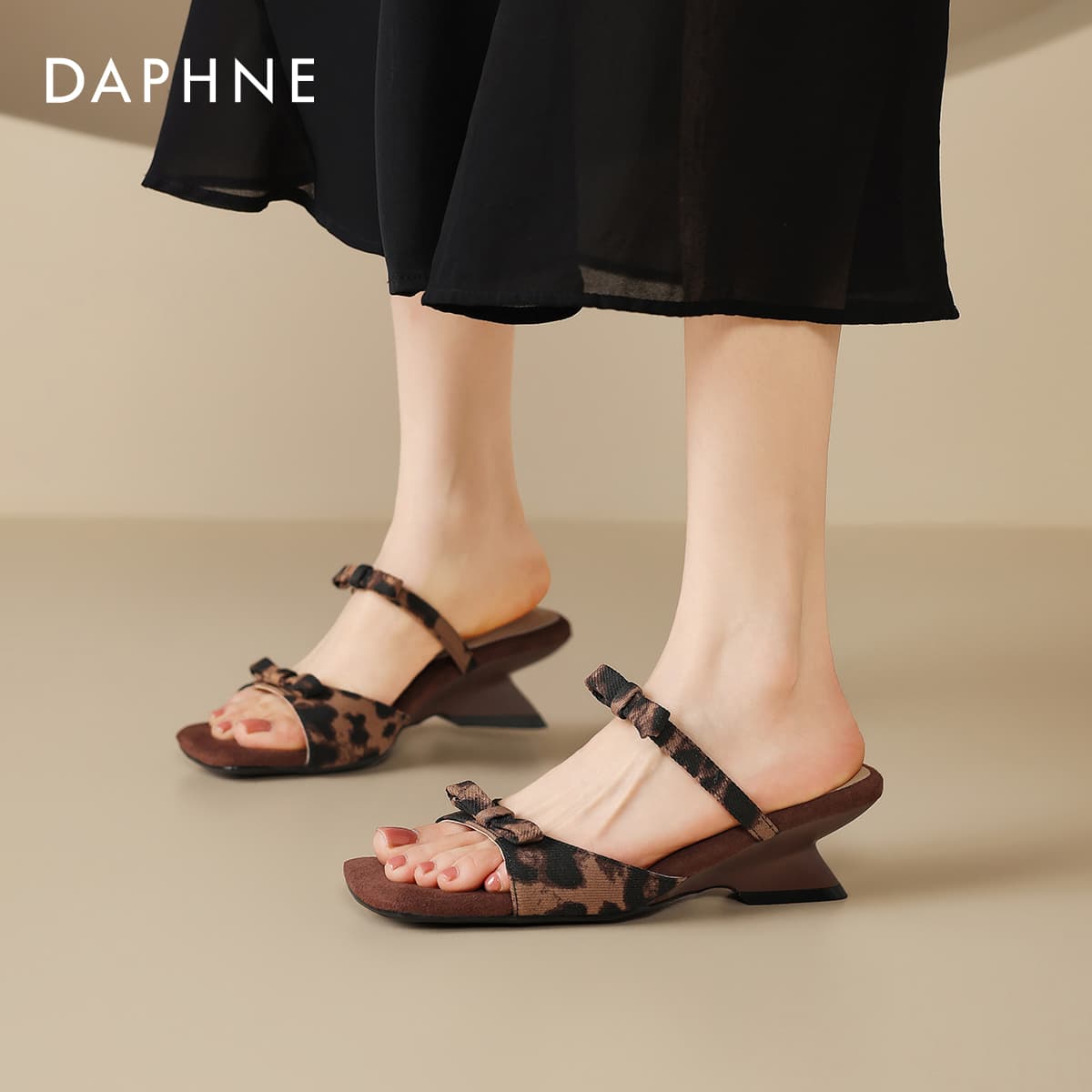 Сандалии Daphne Шлепанцы Женские - изображение 4