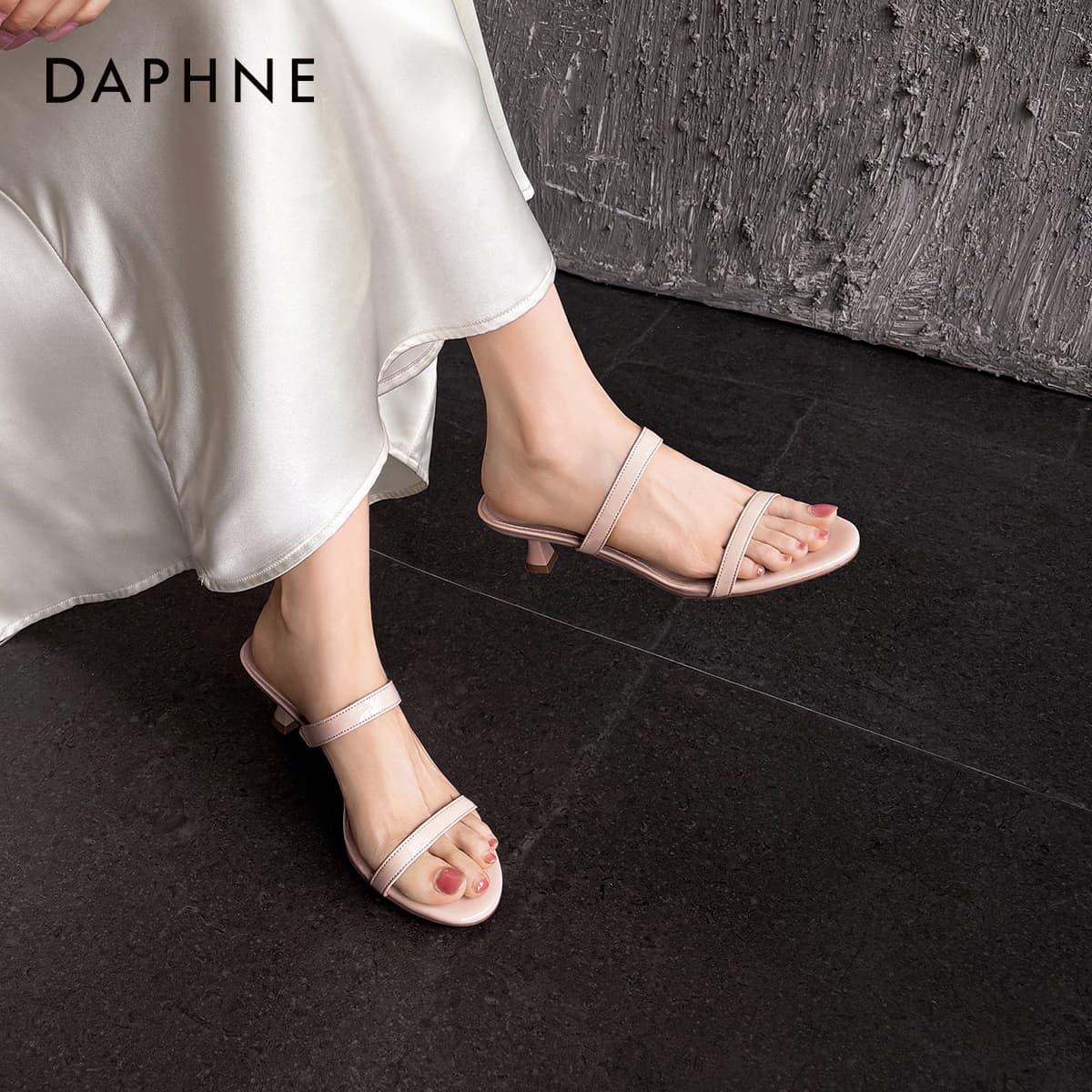 Сандалии Daphne Шлепанцы Женские - изображение 4