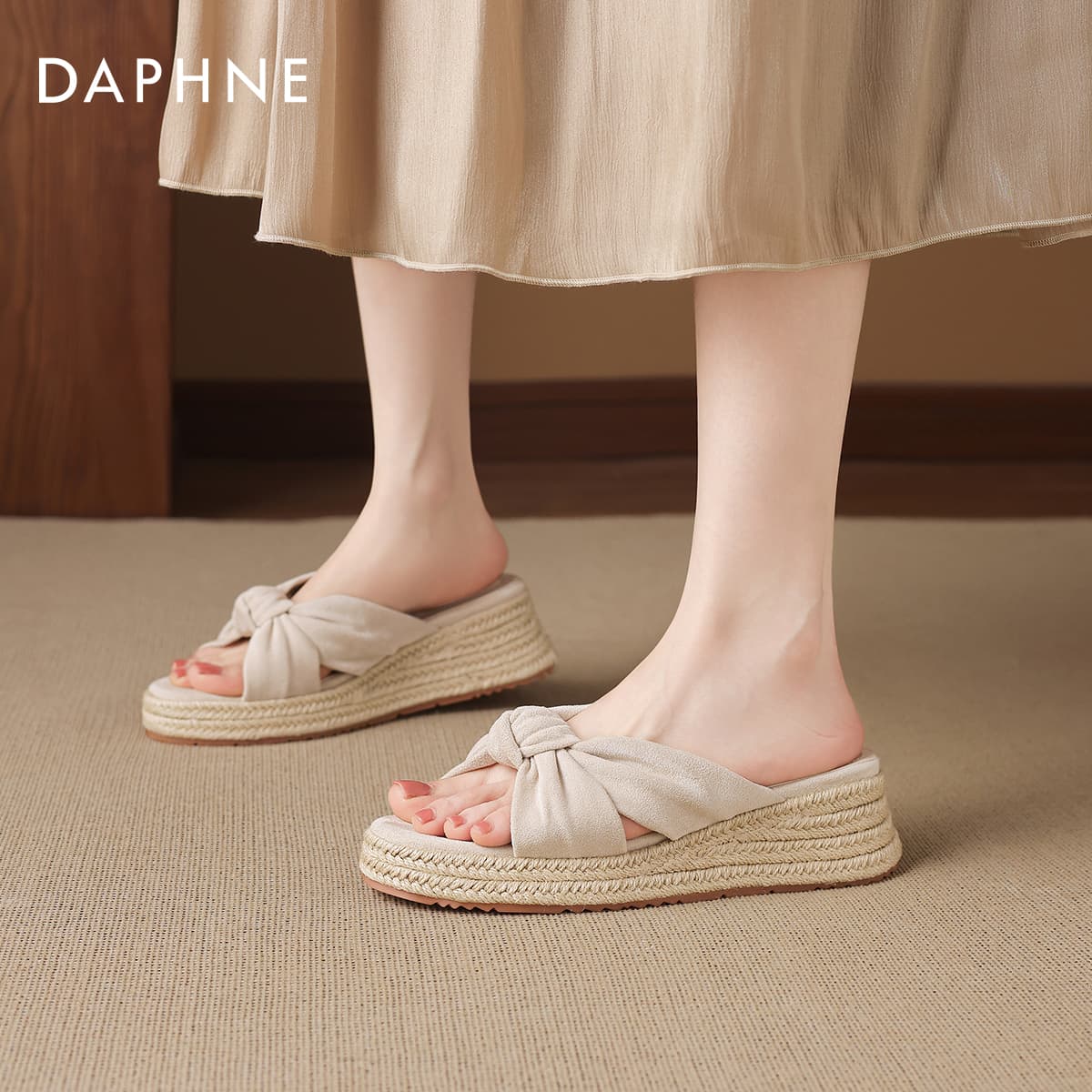 Сандалии DAPHNE Шлепанцы Женские - изображение 4