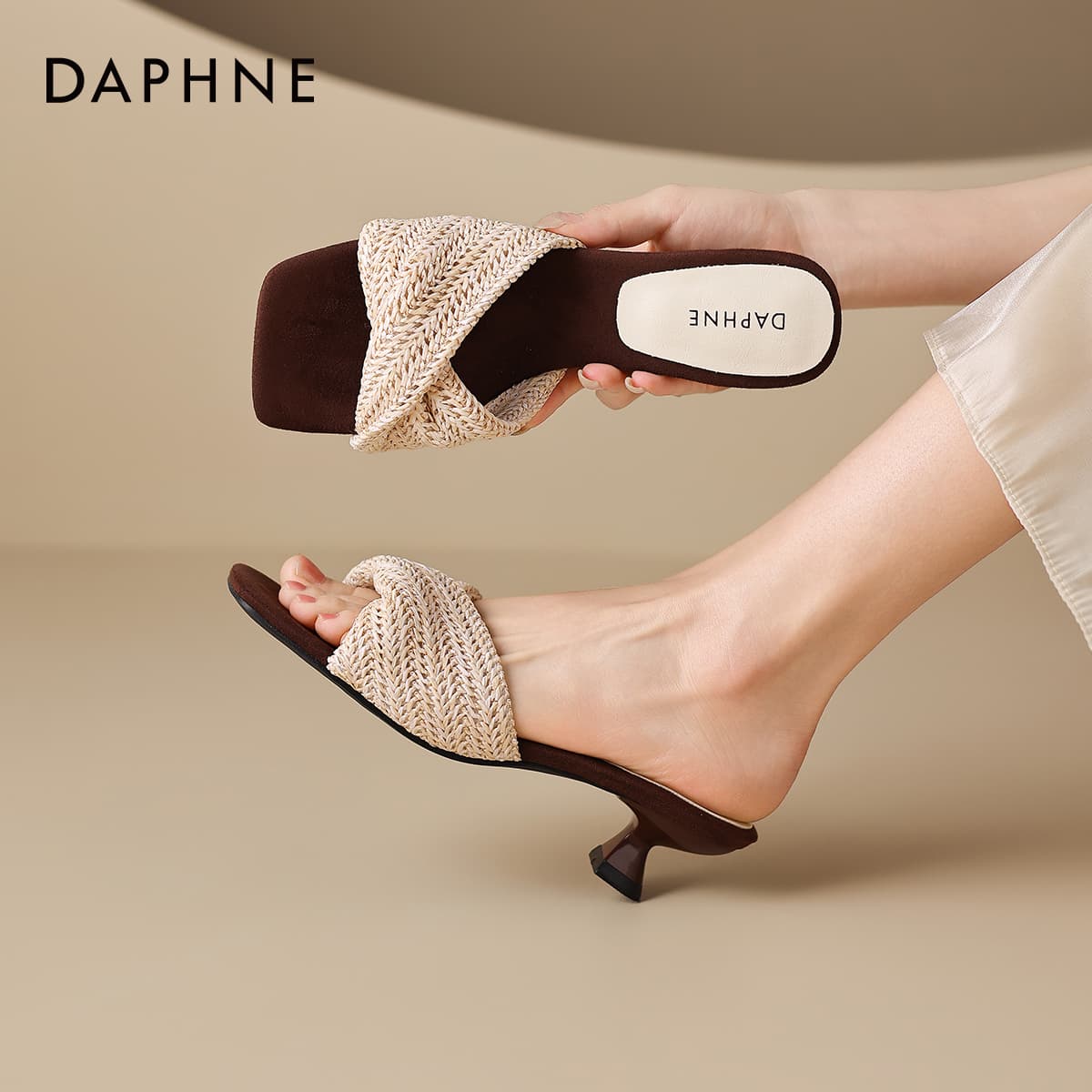 Сандалии DAPHNE Шлепанцы Бежевые Женские - изображение 6