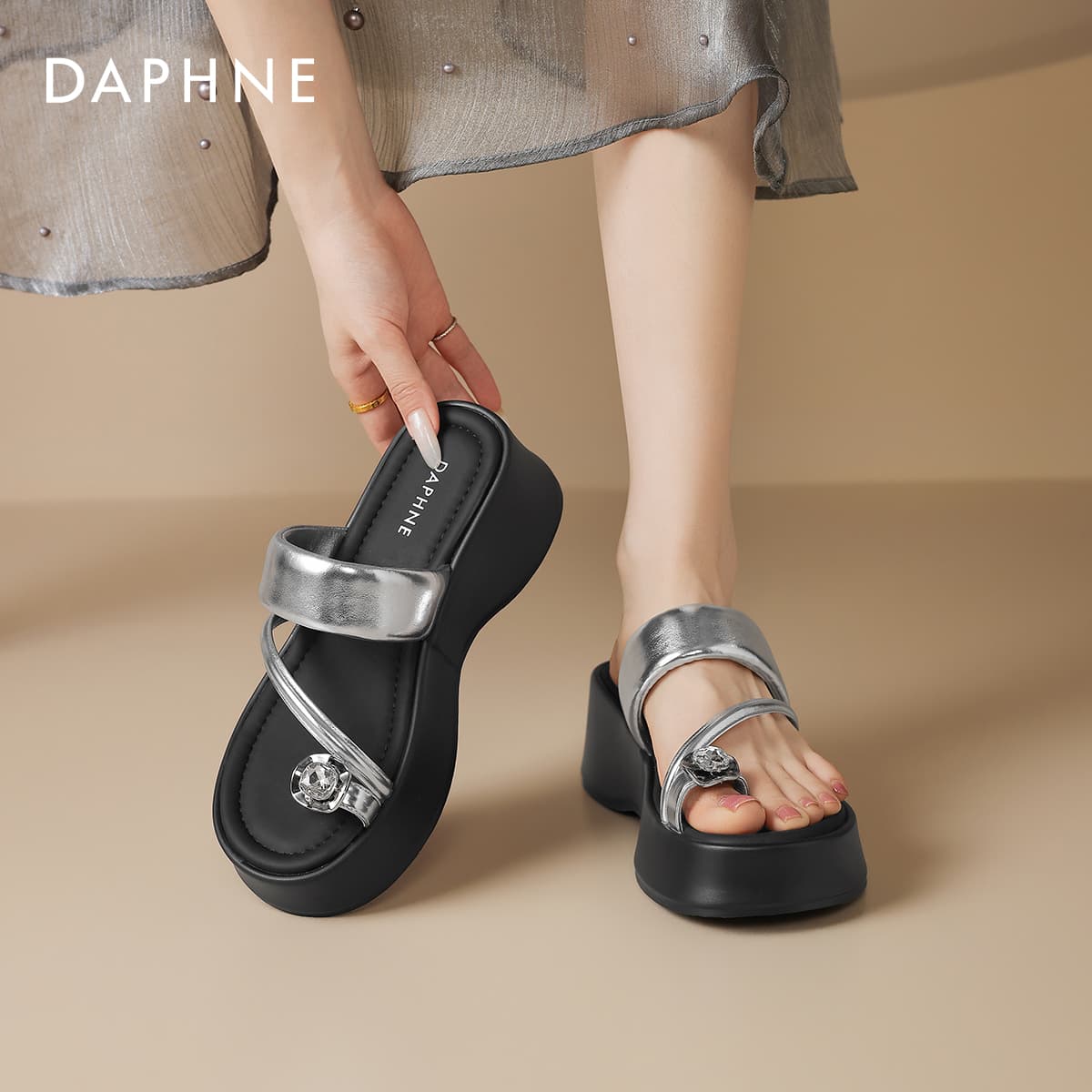 Сандалии Daphne Шлепанцы Женские - изображение 5
