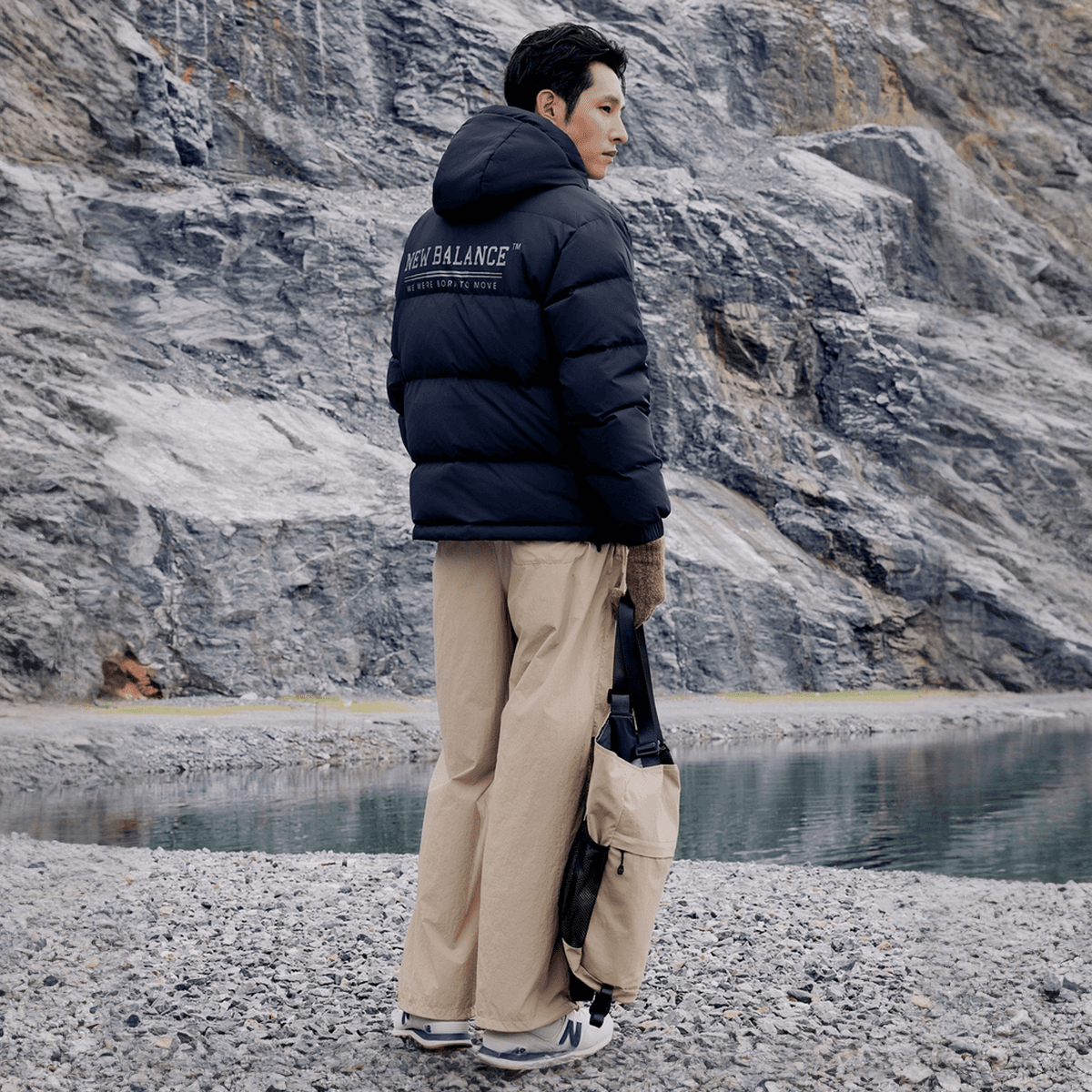 Зимняя куртка New Balance Мужские Черные Пуховики - изображение 5