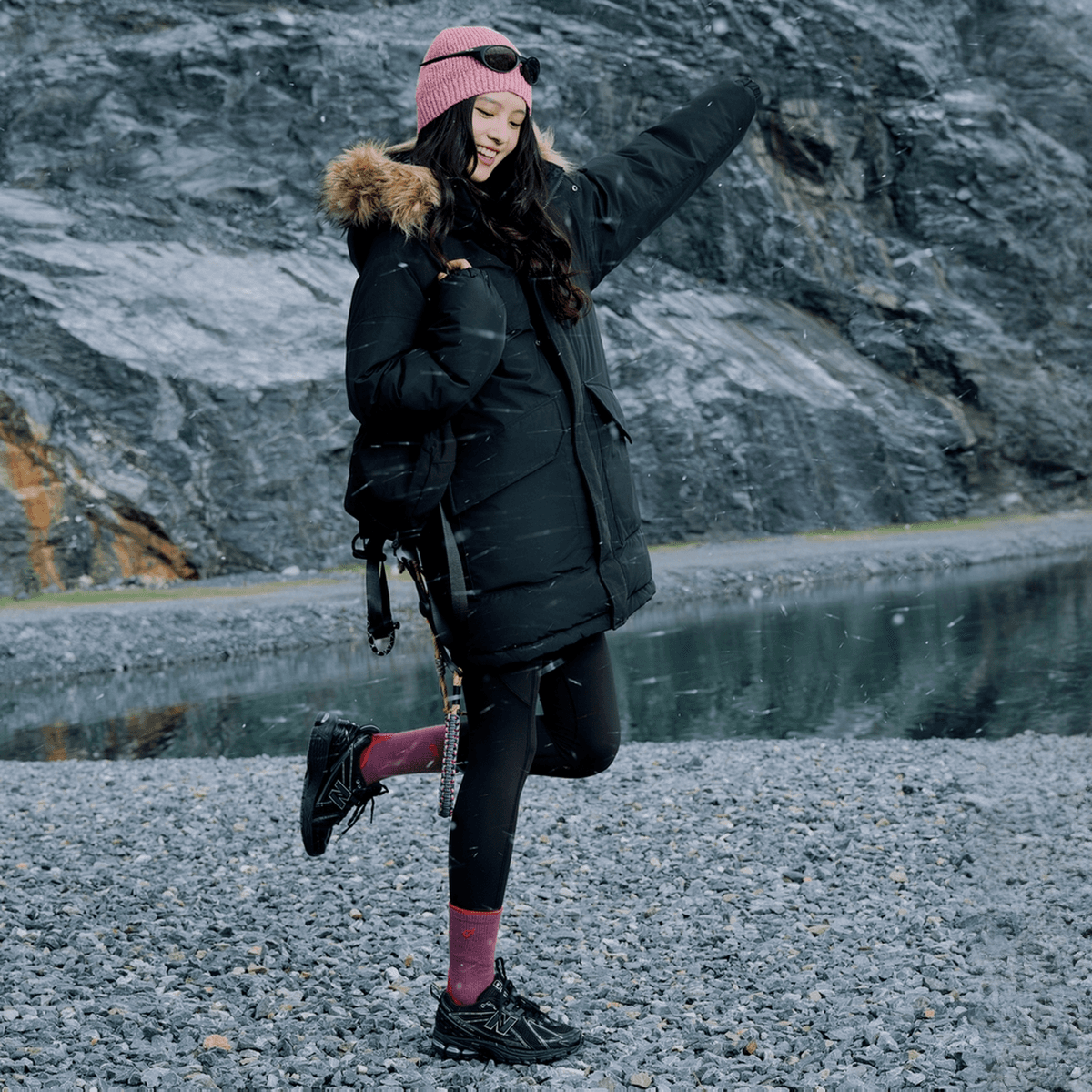 Зимняя куртка New Balance Мужские Пуховики - изображение 4