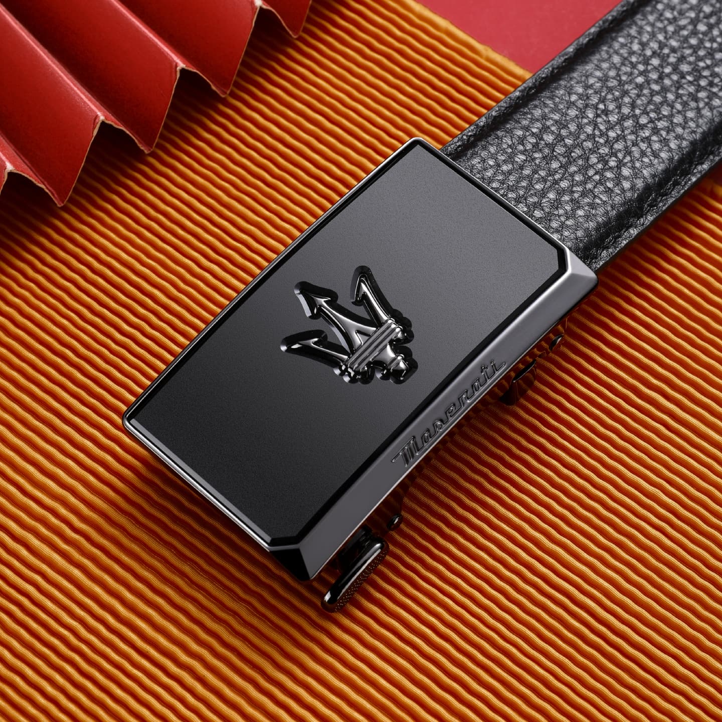 Ремень Maserati Ограниченная версия зодиакального года красный ремень Коробка Мужской кожаный пояс Премиум Деловой кэжуал Лицевая коровья кожа Кожаные ремни Мужской Металлический 3,5см Автоматическая пряжка - изображение 4