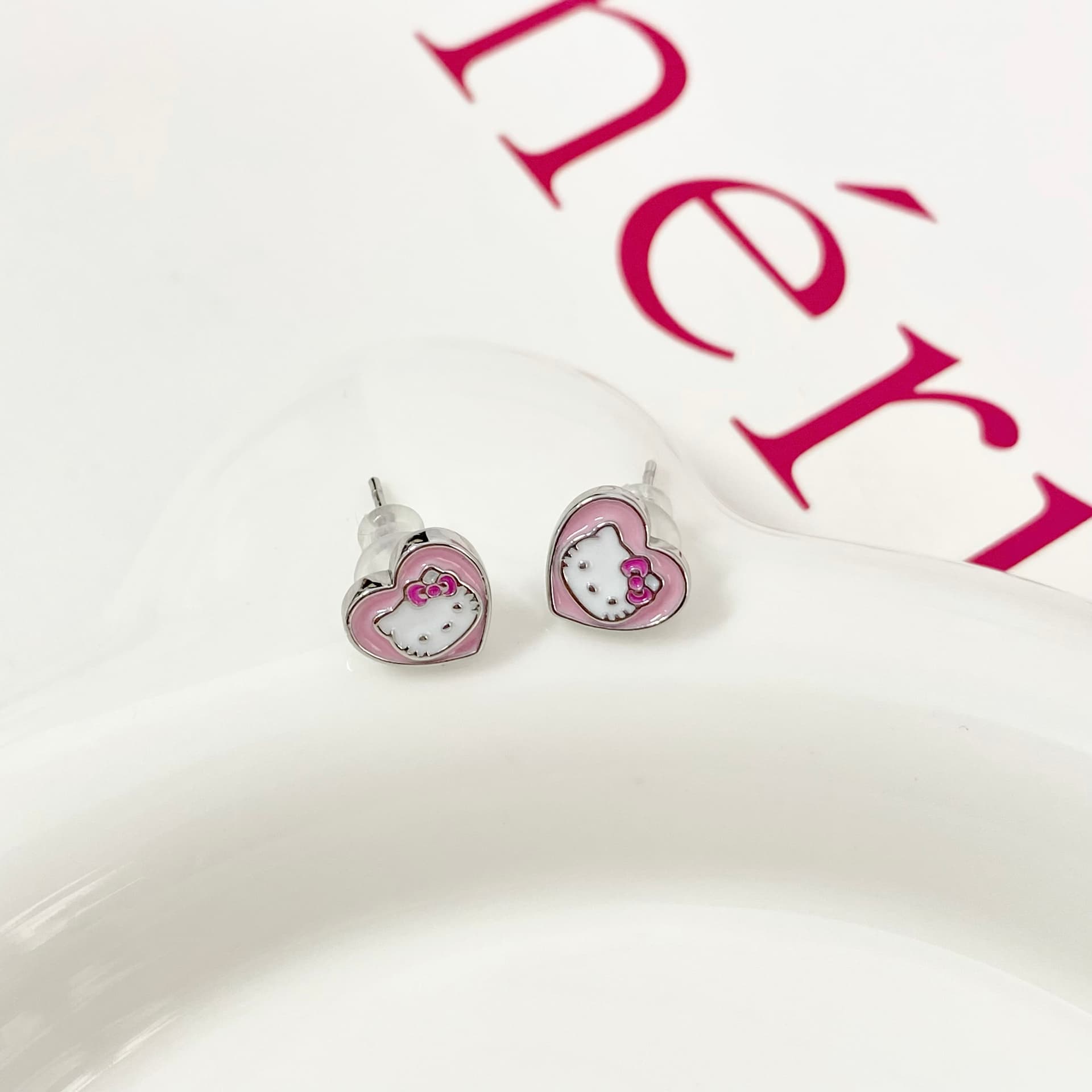Серьги Серьги-гвоздики из серебра S925 пробы с серебряной иглой от Sanrio x Hello Kitty для женщин - изображение 3
