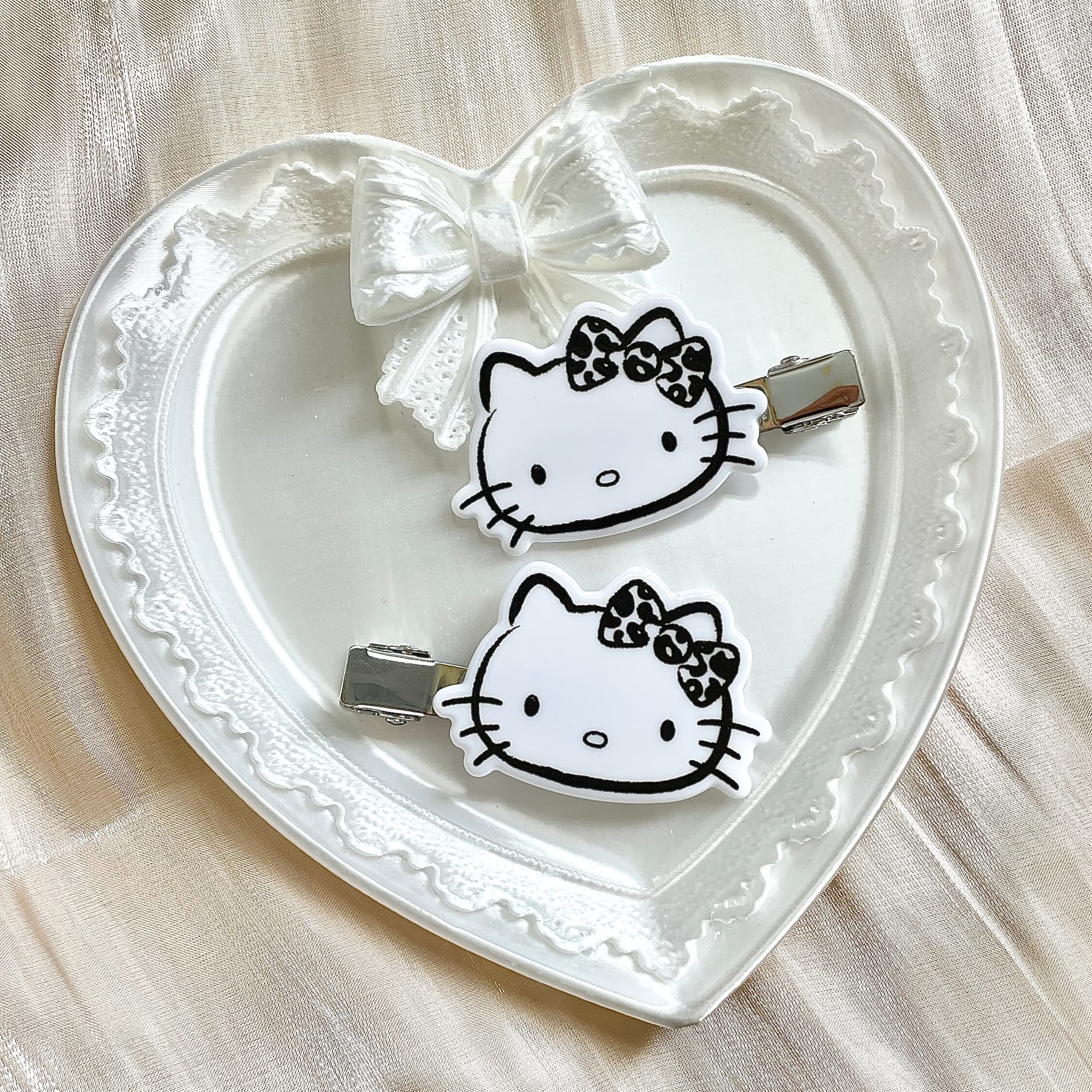 Заколка Sanrio Хелло Китти Милый и симпатичный акриловая заколка для волос с леопардовым бантом - изображение 3