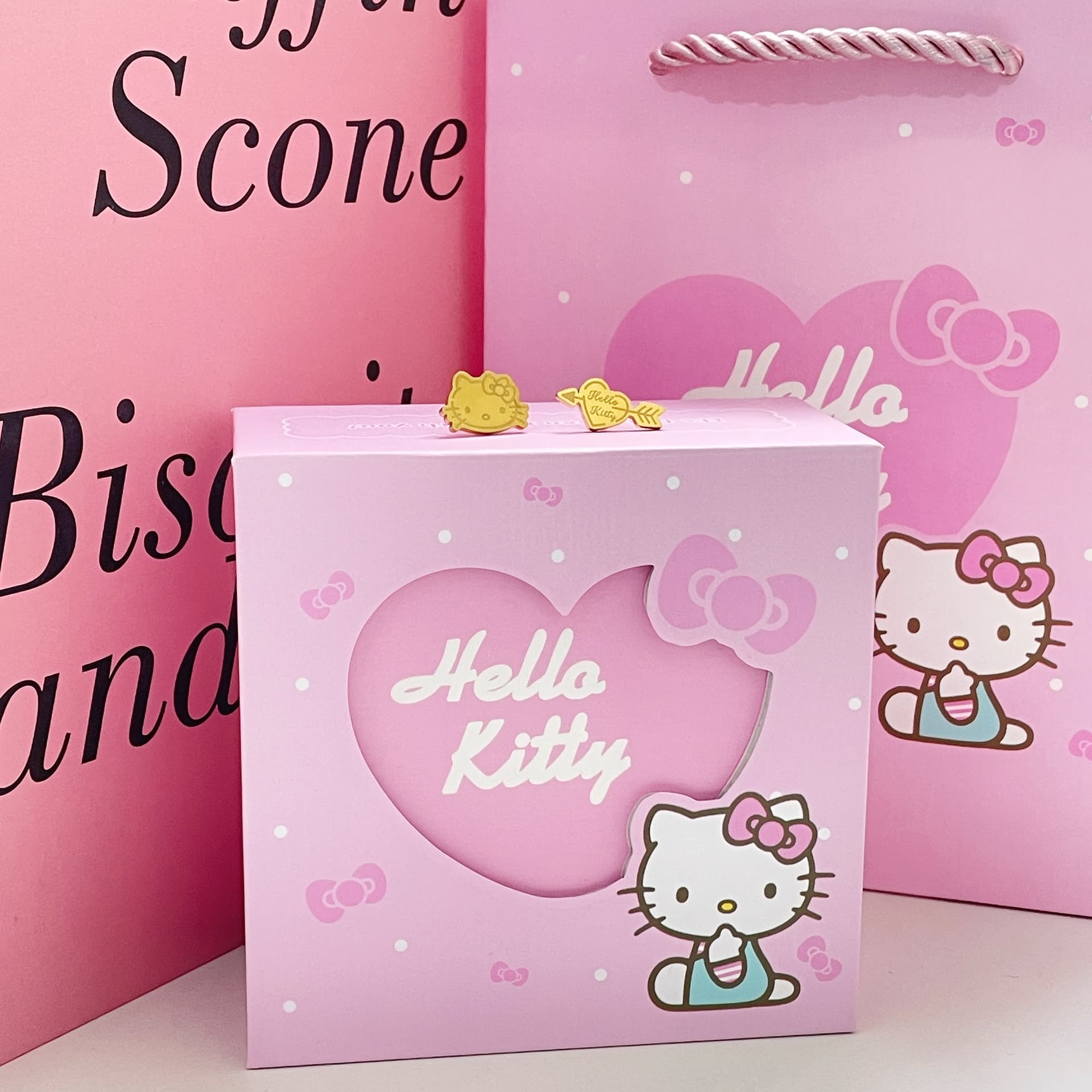 Серьги Серьги-гвоздики с золотым покрытием от Sanrio для женщин - изображение 4
