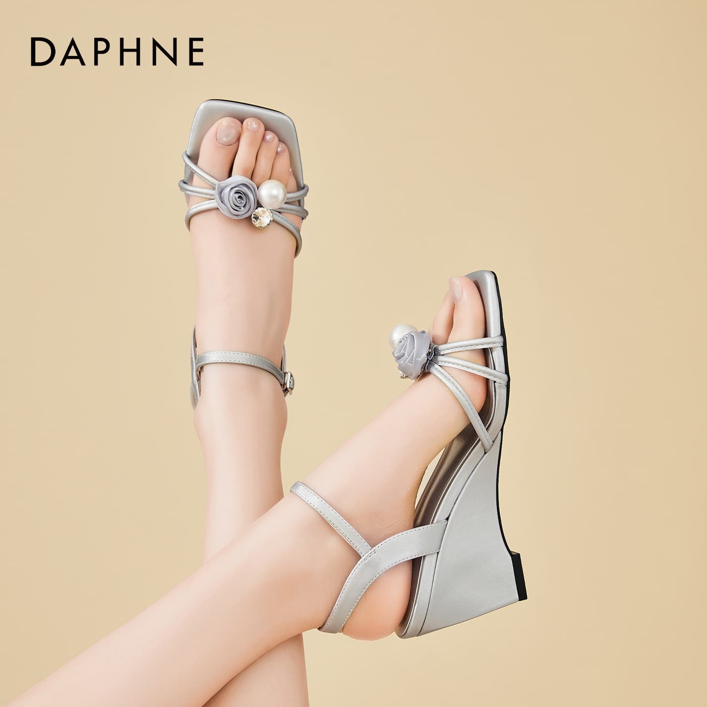 Шлёпанцы DAPHNE Клиноватые Сандалии с Каблуком Женские - изображение 2